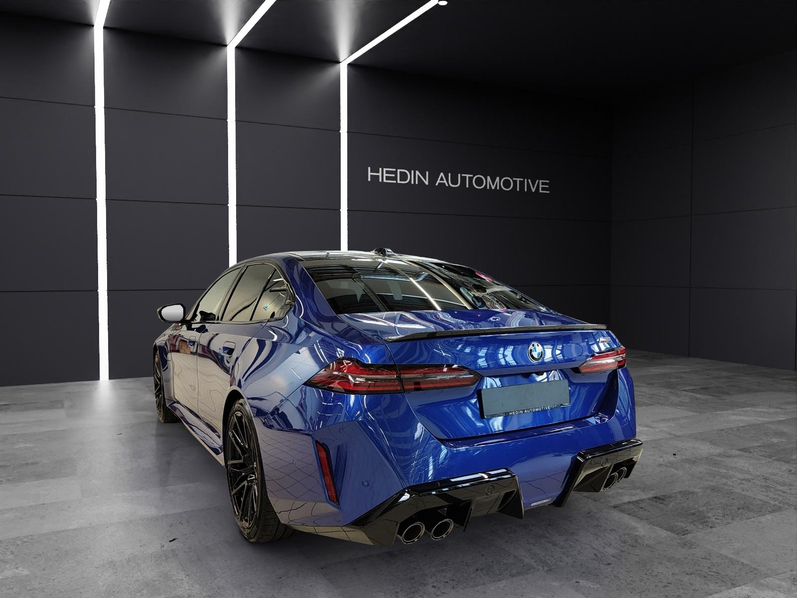 BMW M5 xDrive-showroom-element-3