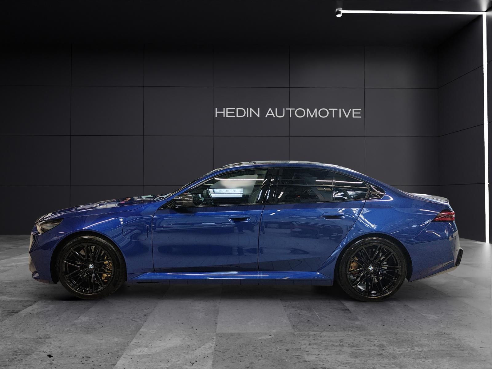 BMW M5 xDrive-showroom-element-1