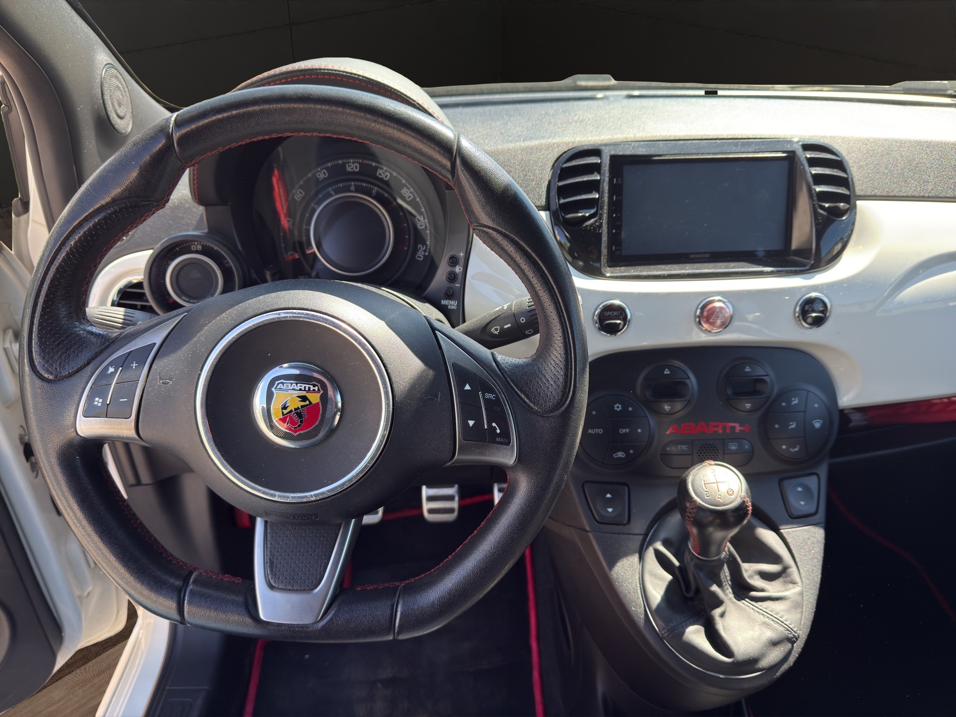 FIAT 500 1.4 16V Turbo Abarth-image-10