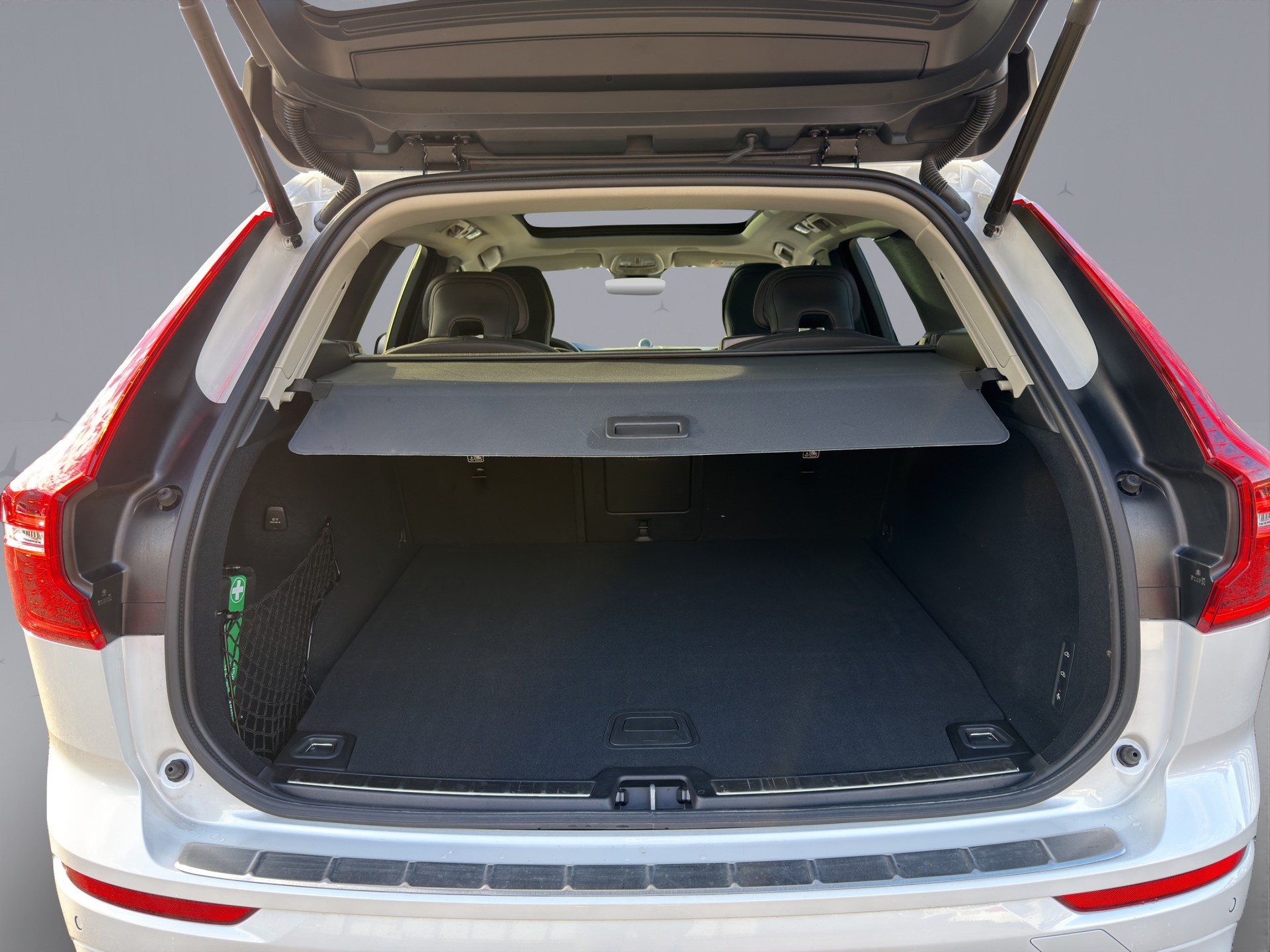 VOLVO XC60 2.0 T8 TE XCLUSIVE Ultra Dark eAWD-image-17