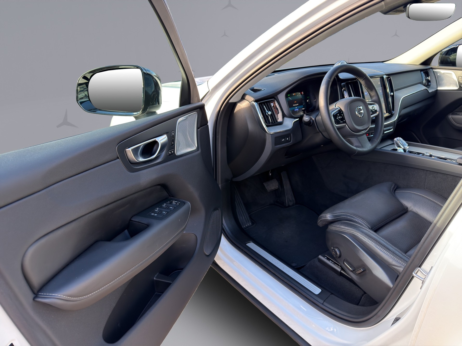 VOLVO XC60 2.0 T8 TE XCLUSIVE Ultra Dark eAWD-image-14