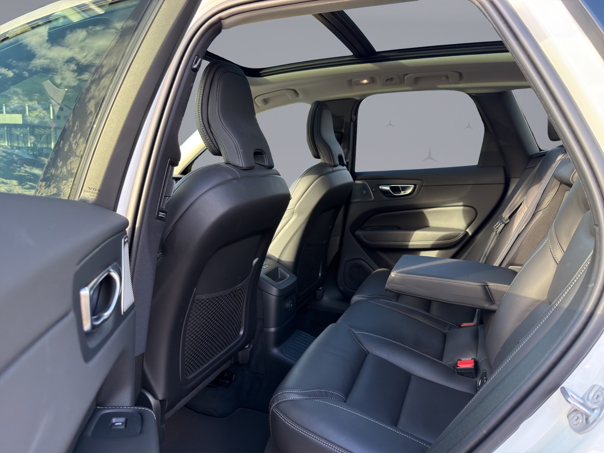 VOLVO XC60 2.0 T8 TE XCLUSIVE Ultra Dark eAWD-image-9
