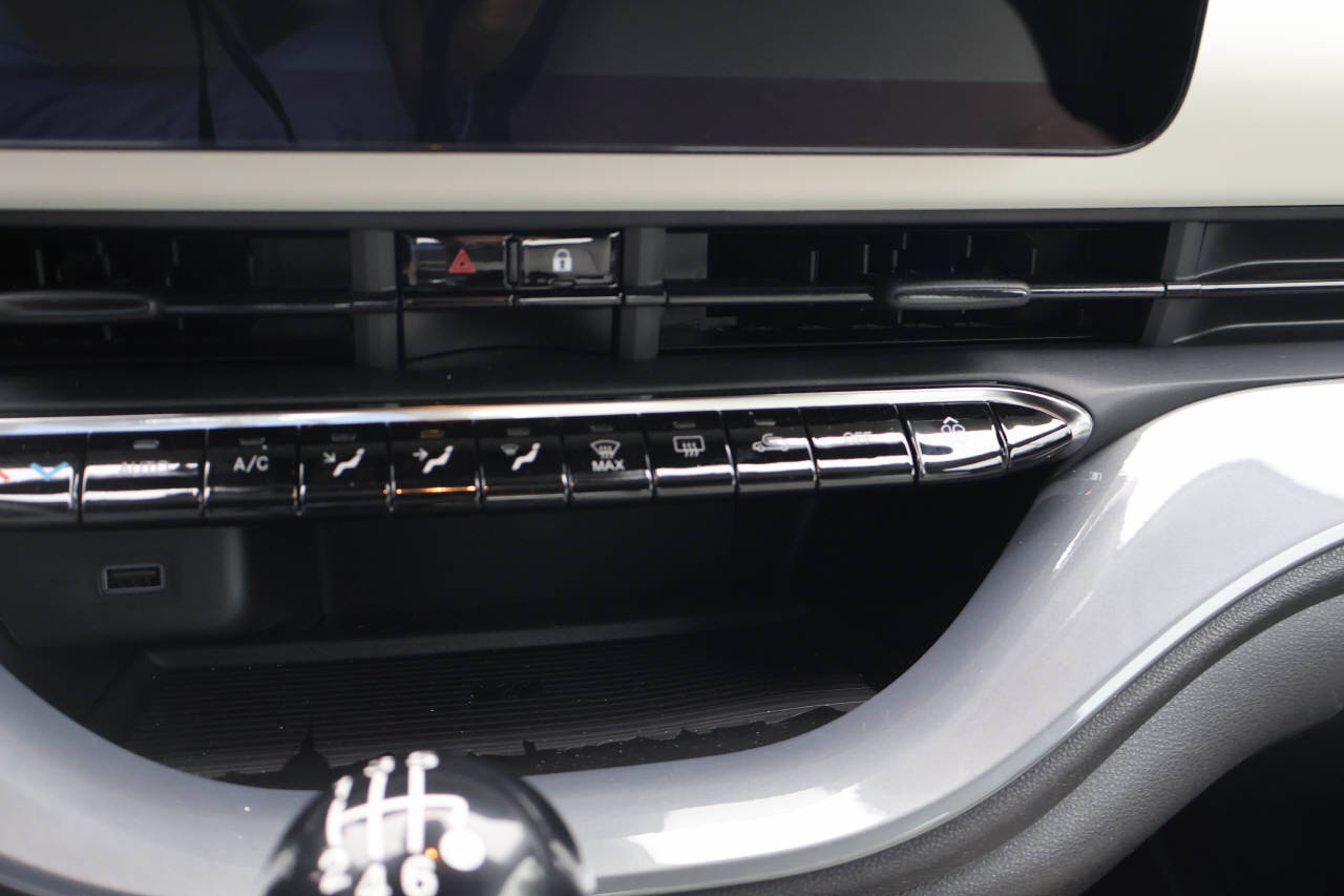 FIAT 500 Cabrio 1.0 Hybrid La Prima-image-10