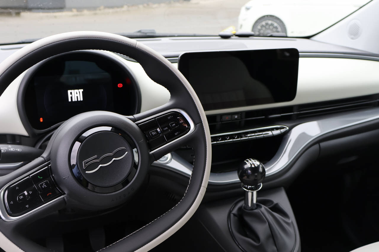 FIAT 500 Cabrio 1.0 Hybrid La Prima-image-9