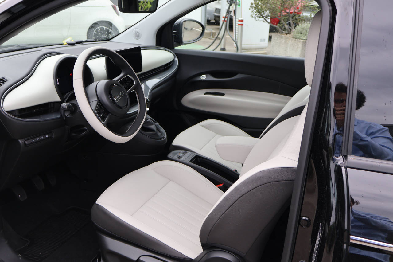 FIAT 500 Cabrio 1.0 Hybrid La Prima-image-8