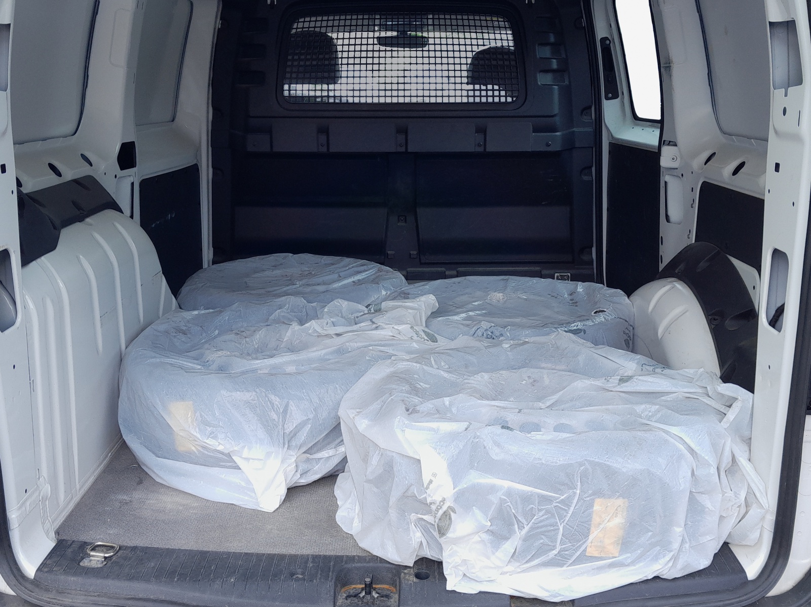 VW Caddy Cargo 2.0TDI Maxi 4Motion-image-12