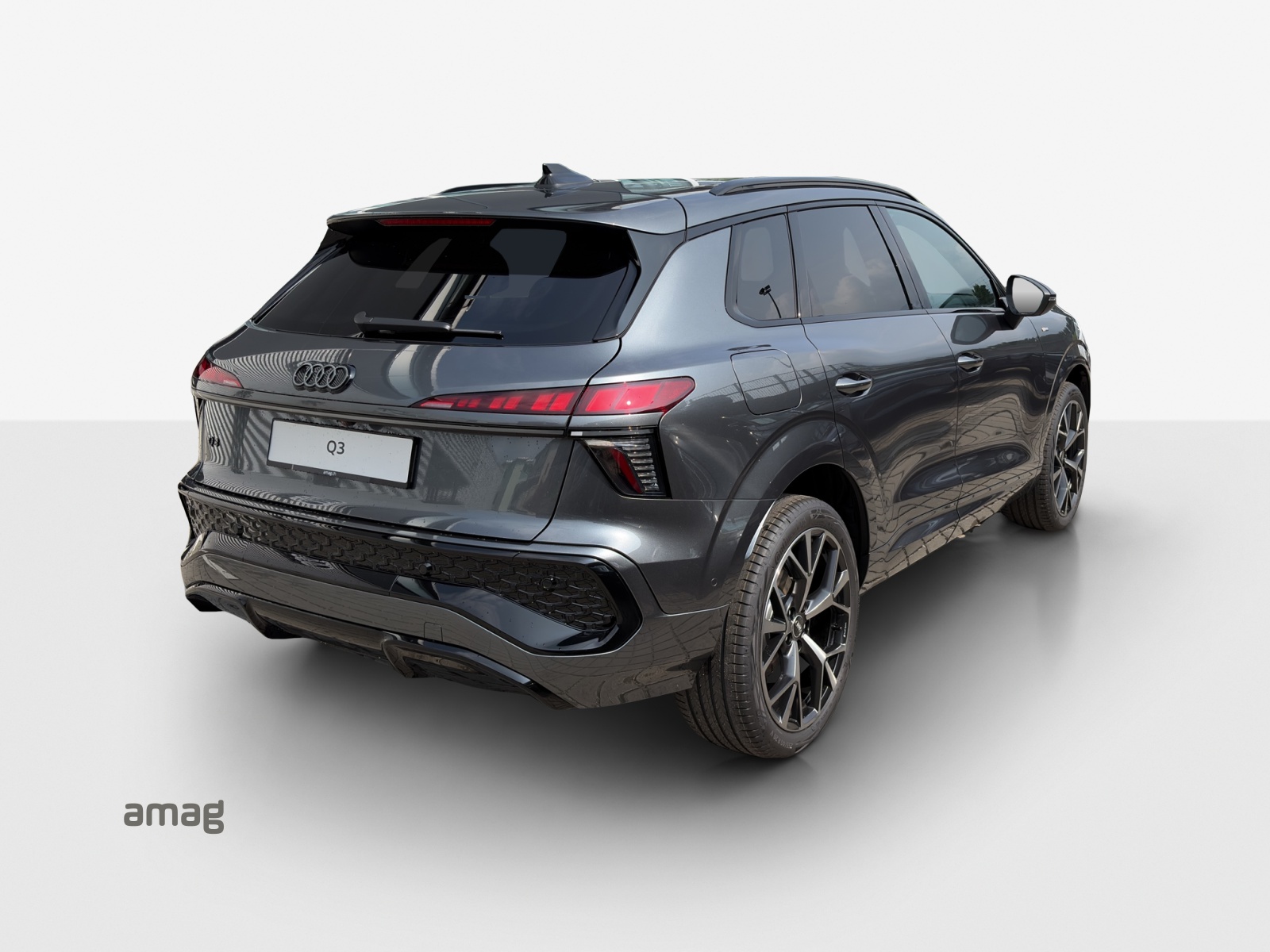 AUDI Q3 35 TFSI S line S-tronic-image-4