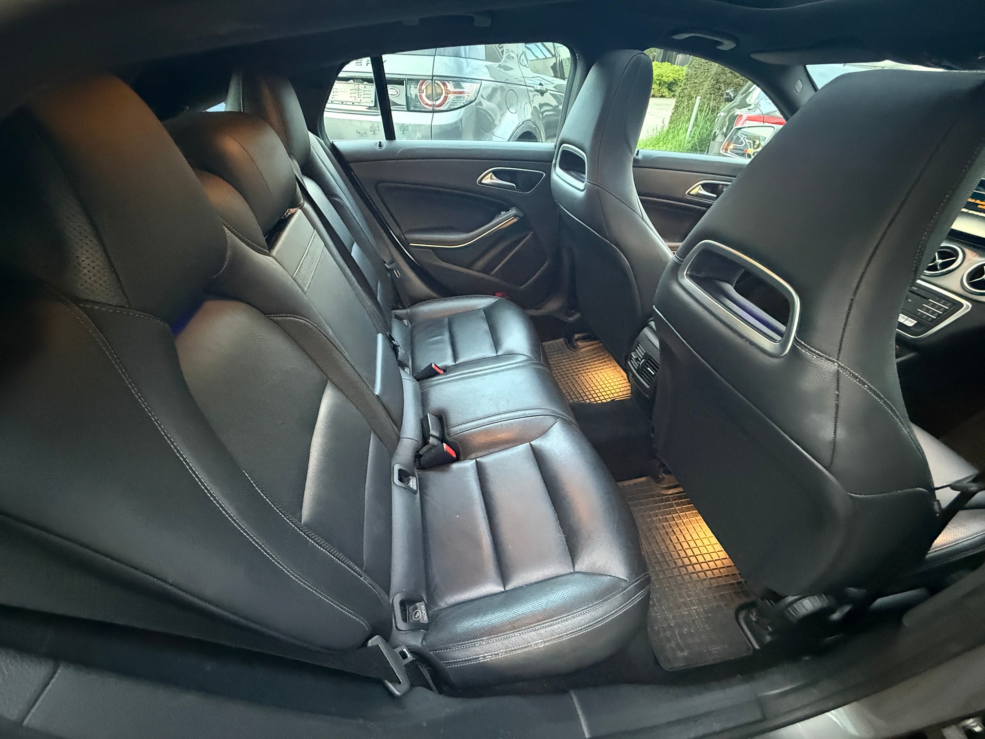 MERCEDES-BENZ CLA Shooting Br 200 d Swiss Star AMG Line 4M-image-6