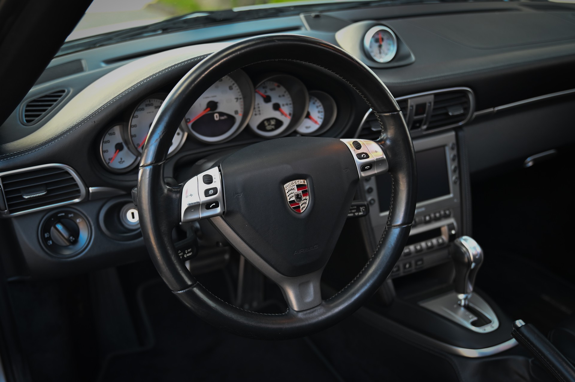 PORSCHE 911 Carrera 4S-image-6