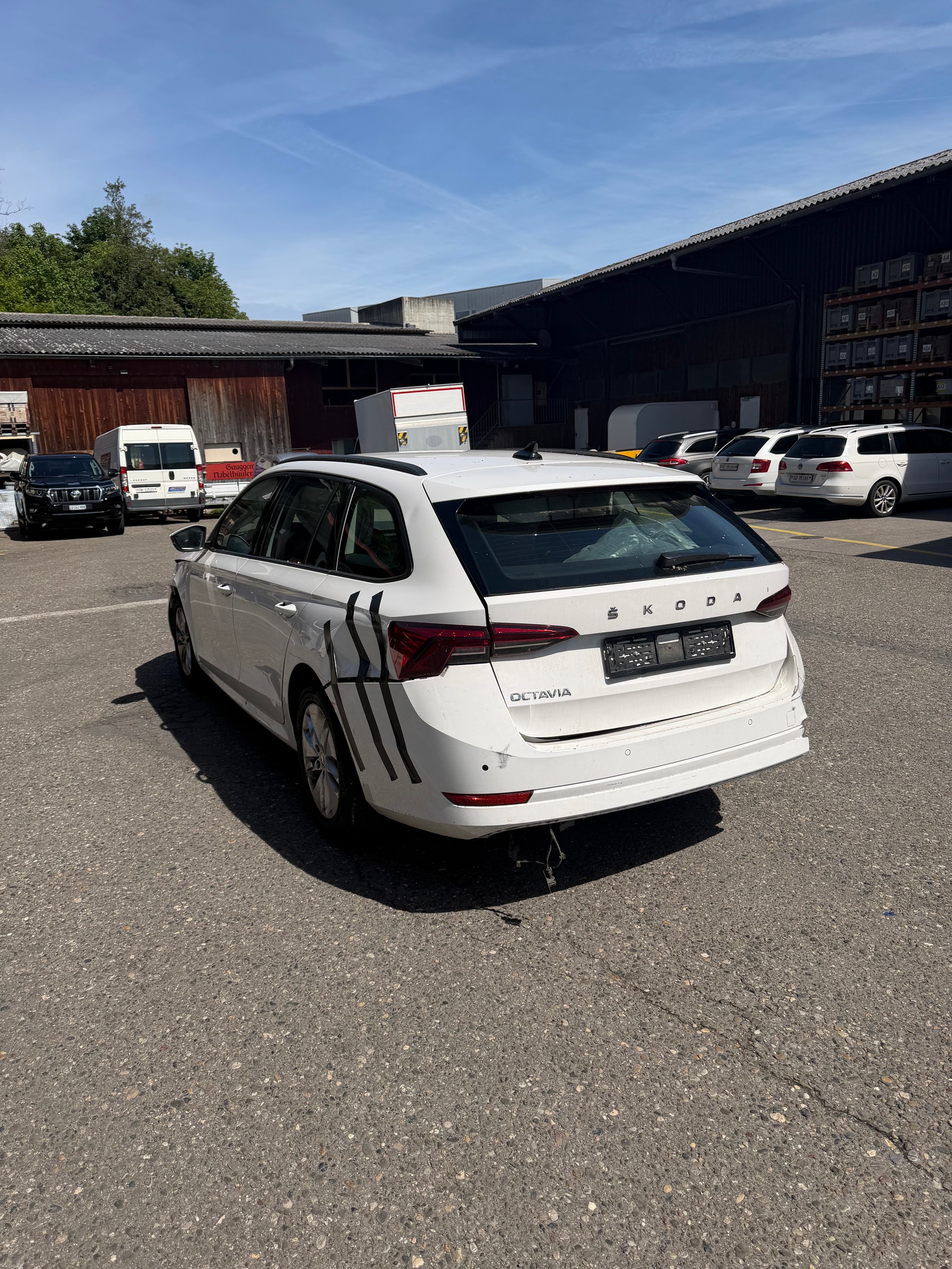SKODA Octavia Combi 2.0 TDI Ambition-image-3
