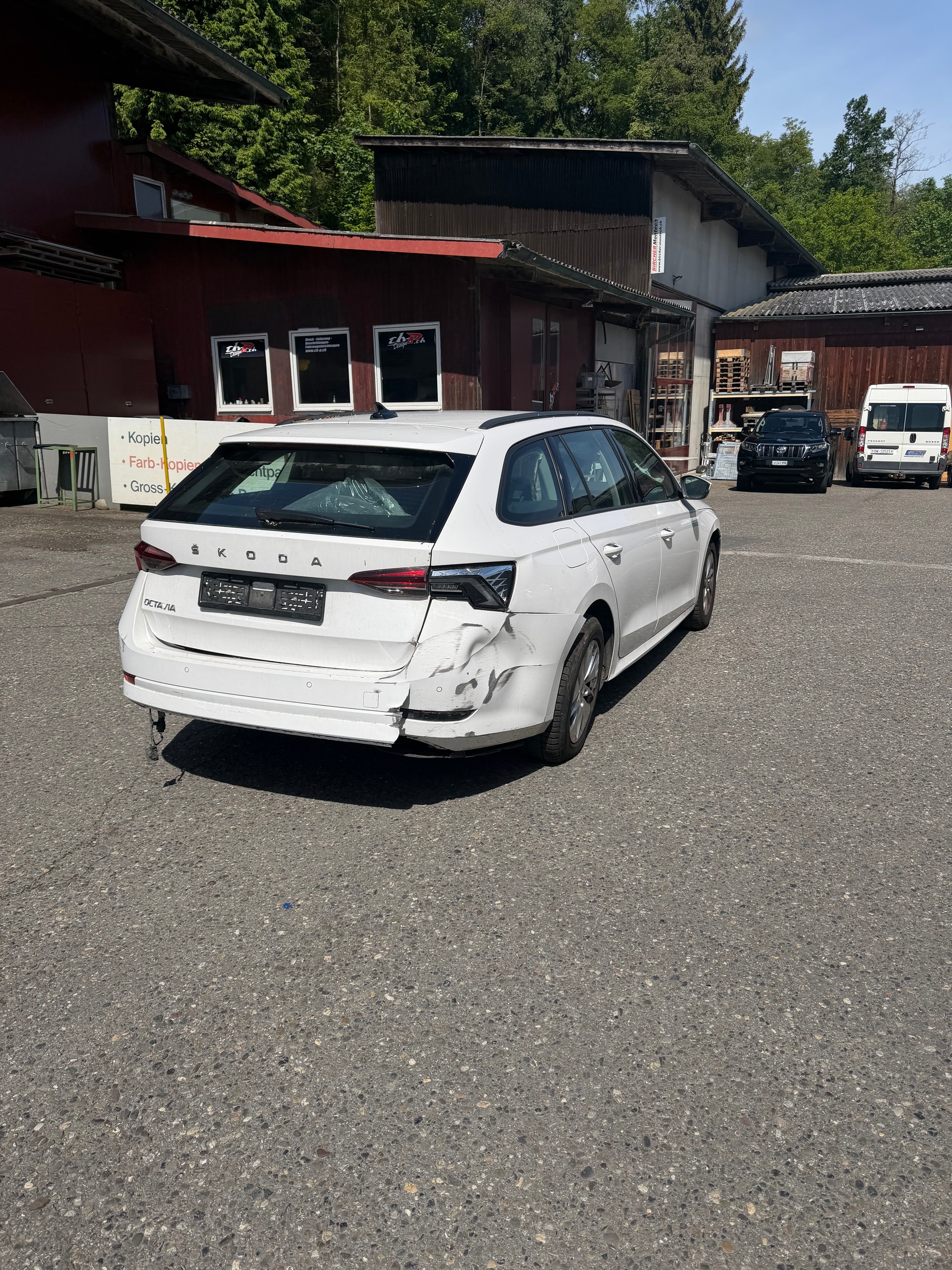 SKODA Octavia Combi 2.0 TDI Ambition-image-2