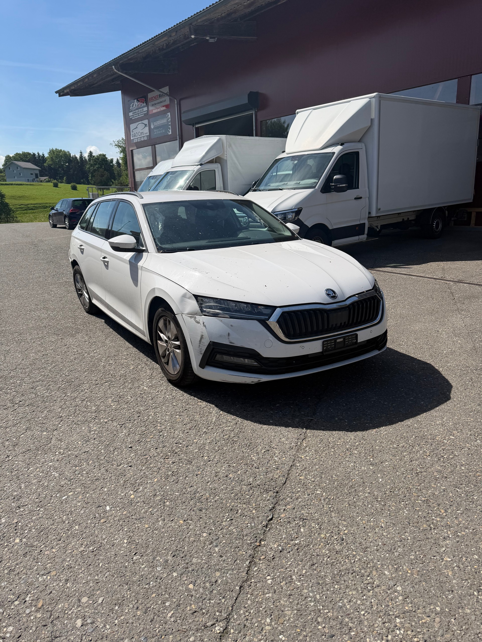 SKODA Octavia Combi 2.0 TDI Ambition-image-1