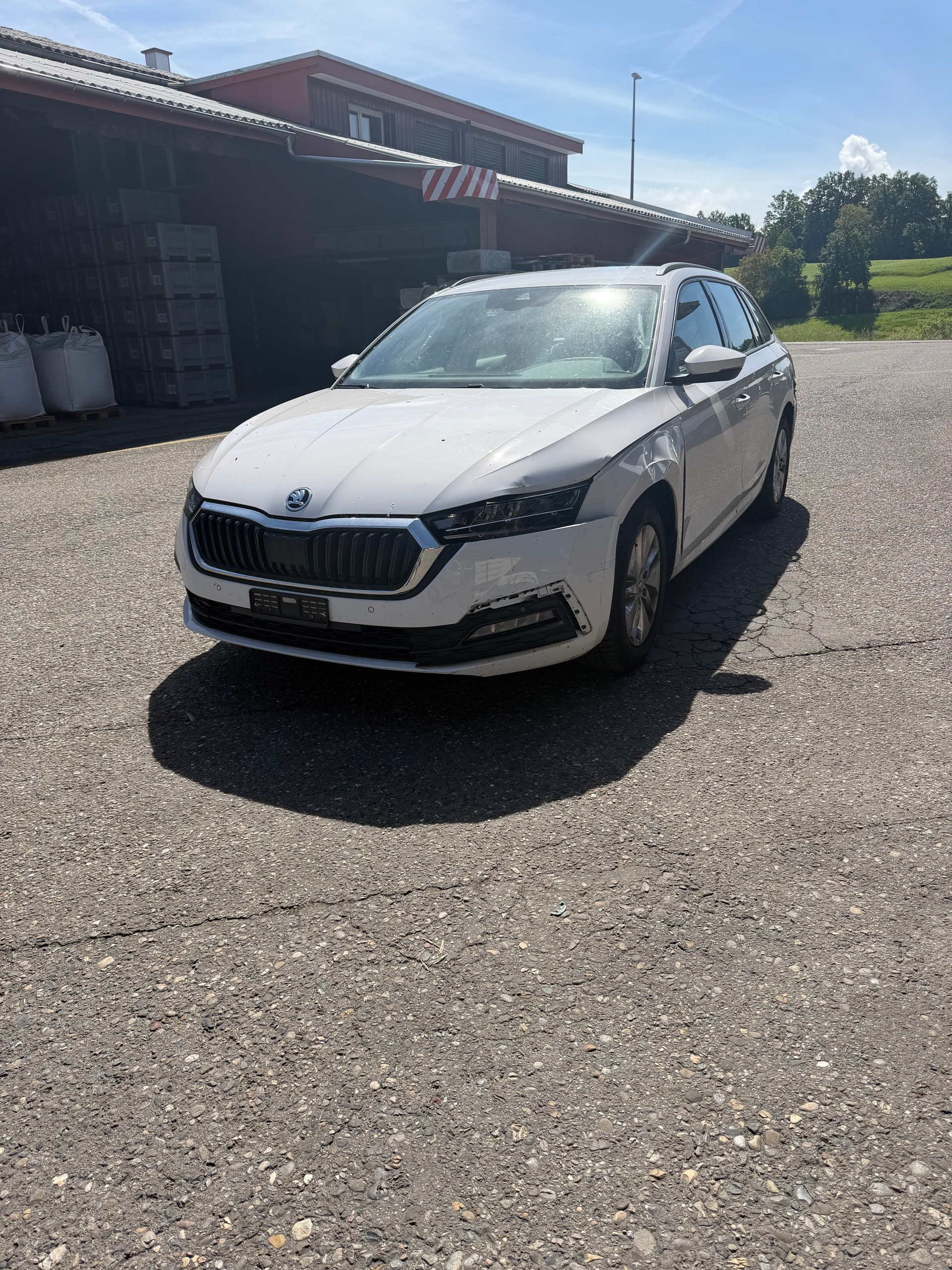 SKODA Octavia Combi 2.0 TDI Ambition-image-0