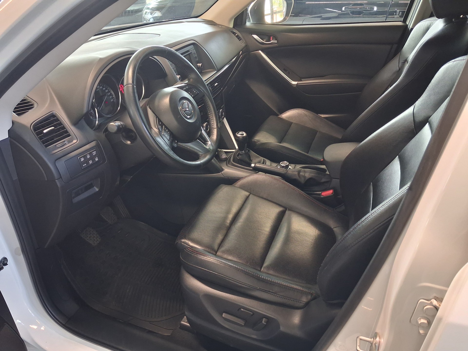 MAZDA CX-5 2.0 Revolution AWD-image-4