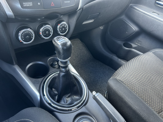 MITSUBISHI ASX 1.8 DID Invite 4WD-image-10