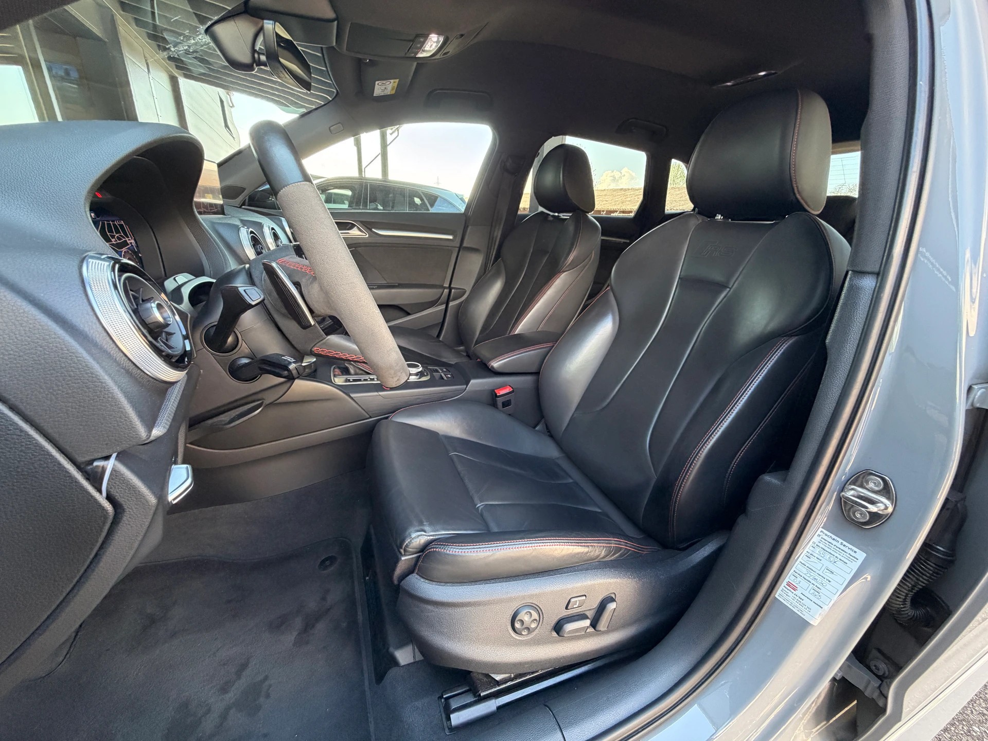 AUDI RS3 Sportback 2.5 TSI quattro S-tronic-image-12