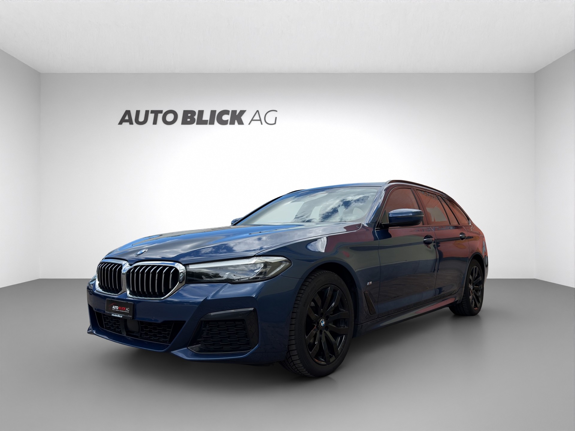BMW 520d xDrive 48V Touring M Sport Steptronic-image-0