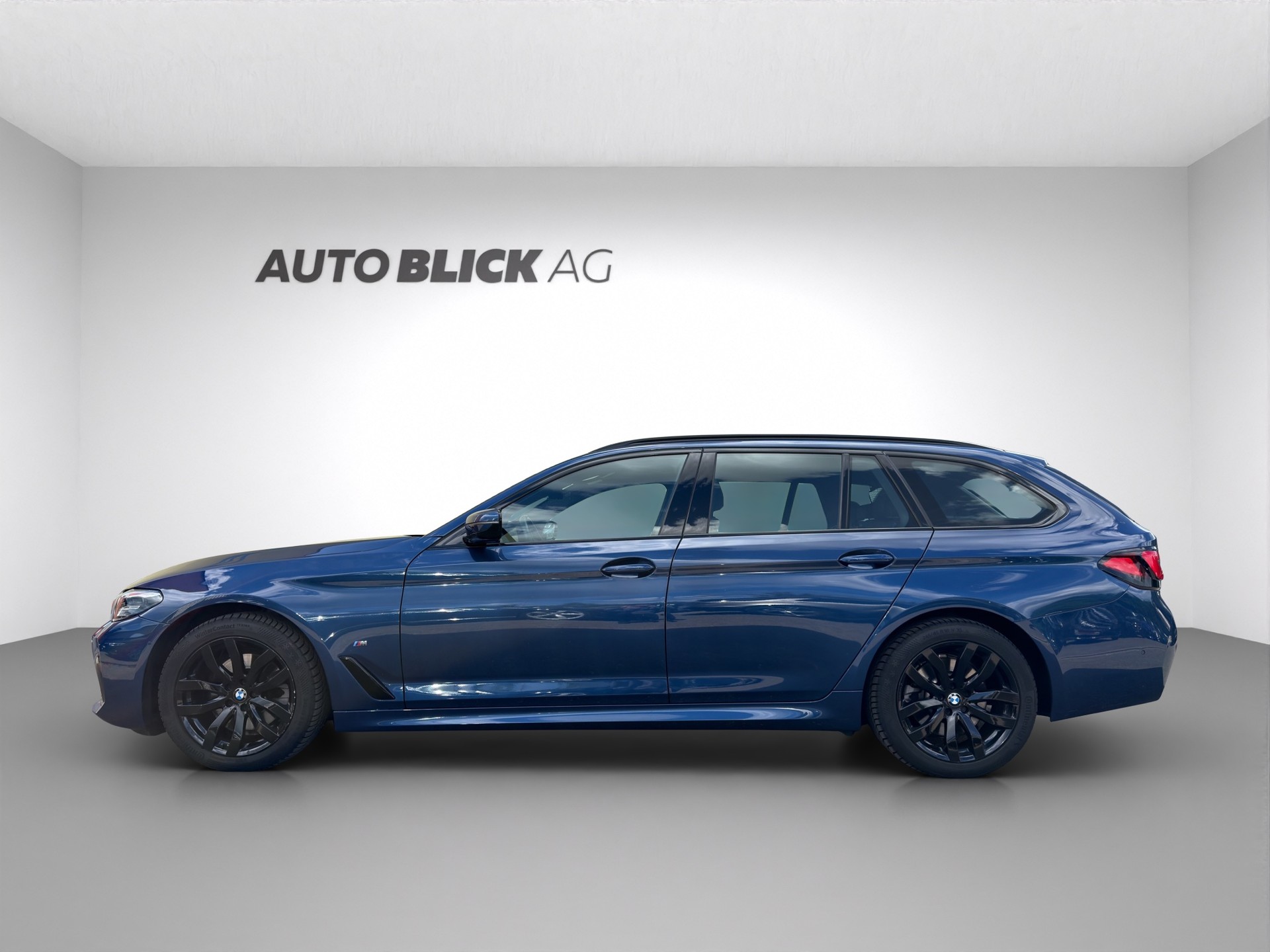 BMW 520d xDrive 48V Touring M Sport Steptronic-image-4