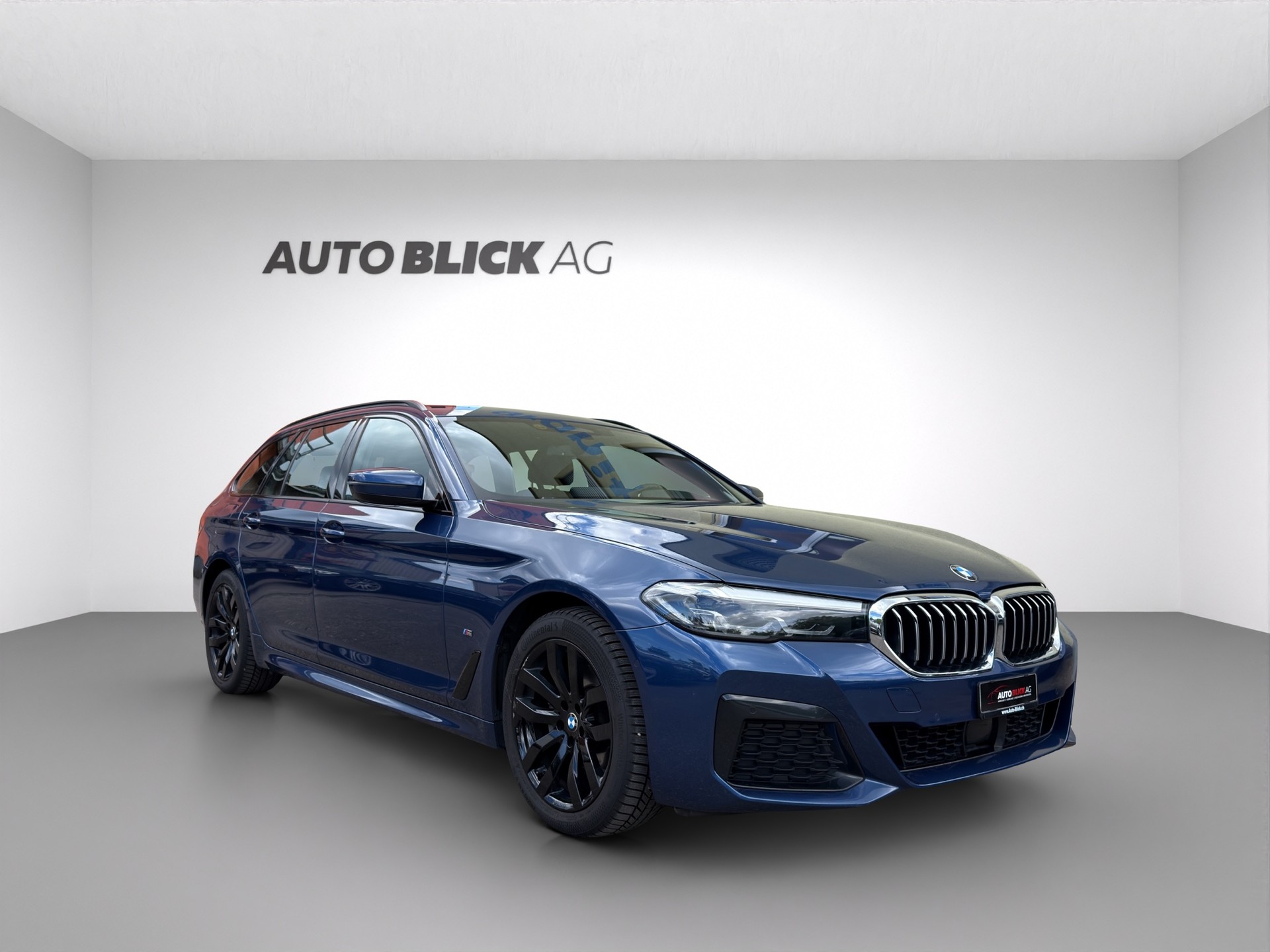 BMW 520d xDrive 48V Touring M Sport Steptronic-image-1