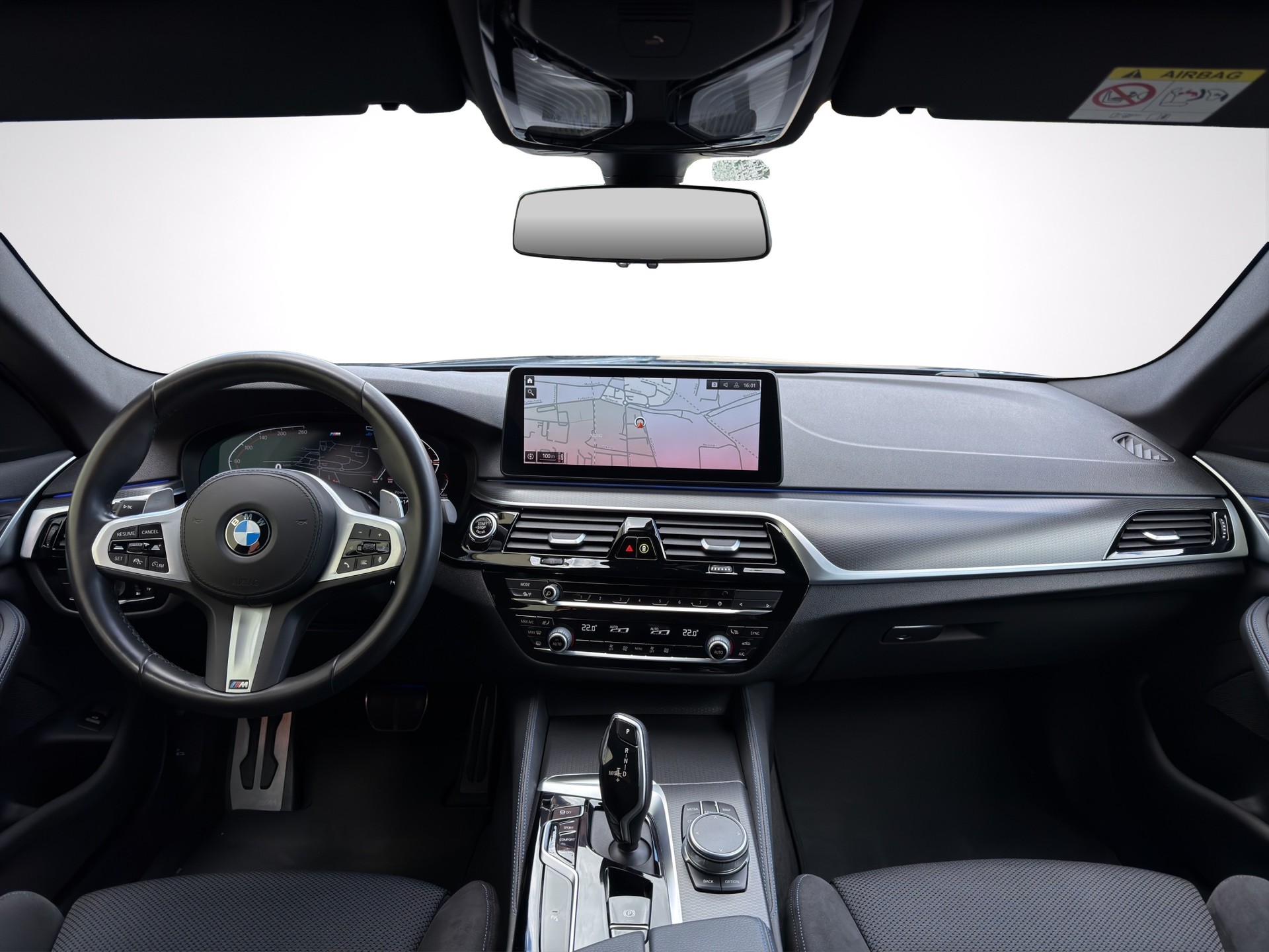 BMW 520d xDrive 48V Touring M Sport Steptronic-image-11