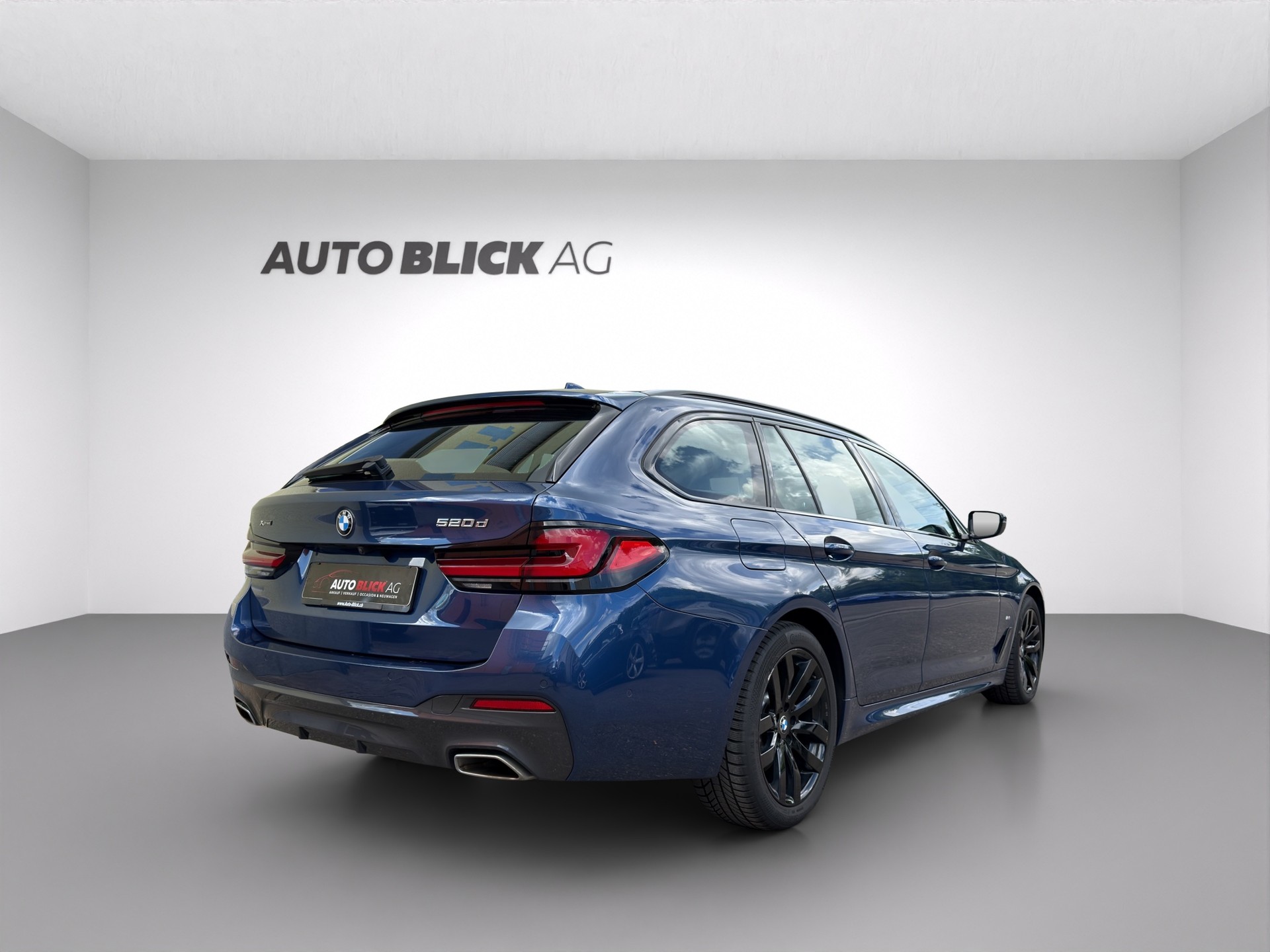 BMW 520d xDrive 48V Touring M Sport Steptronic-image-5