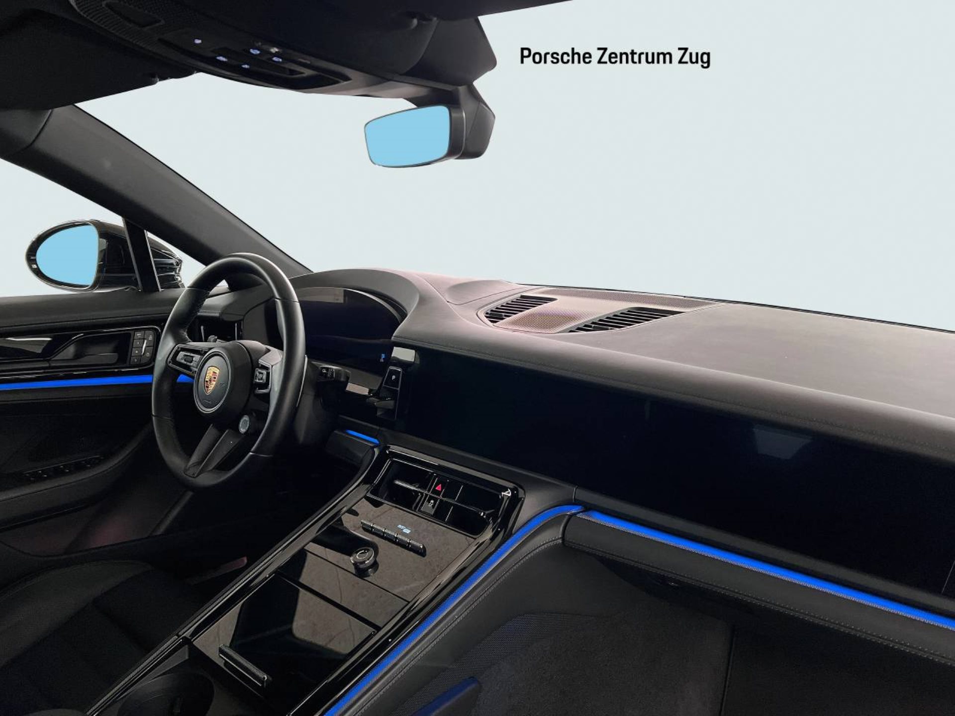 PORSCHE Panamera 4-image-18