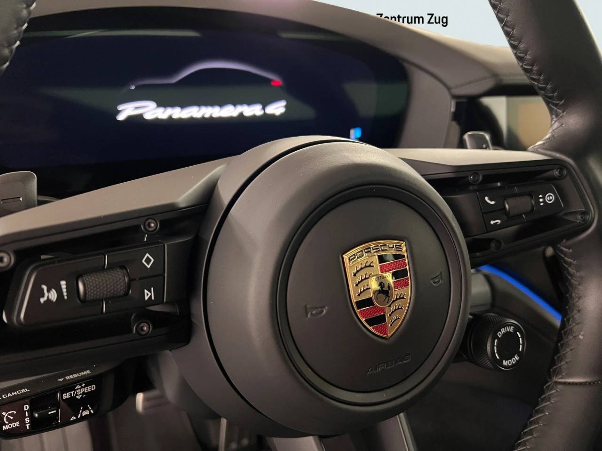 PORSCHE Panamera 4-image-15