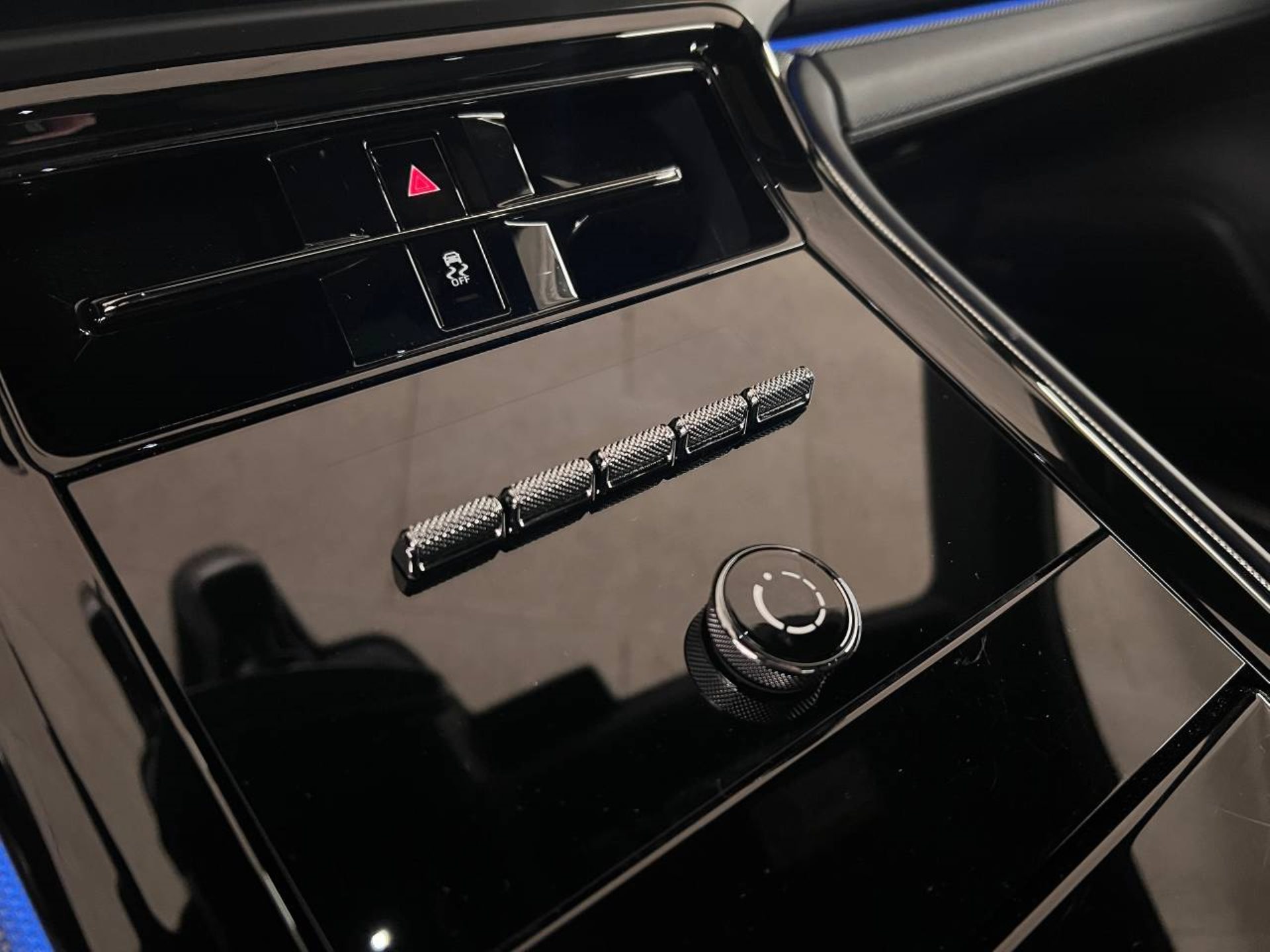 PORSCHE Panamera 4-image-31