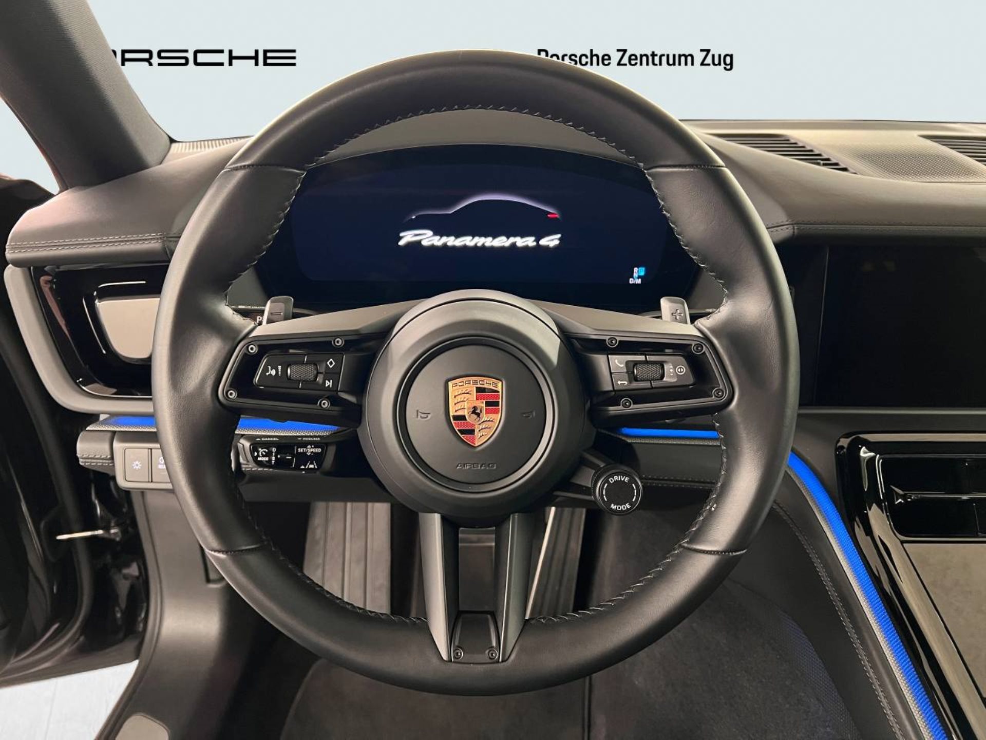 PORSCHE Panamera 4-image-14