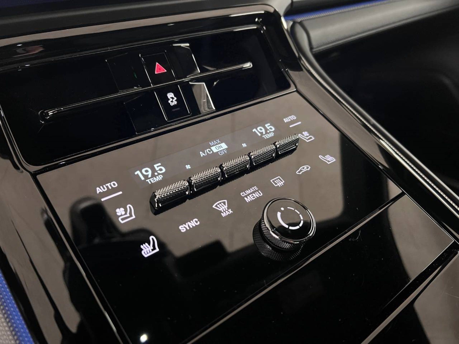 PORSCHE Panamera 4-image-30