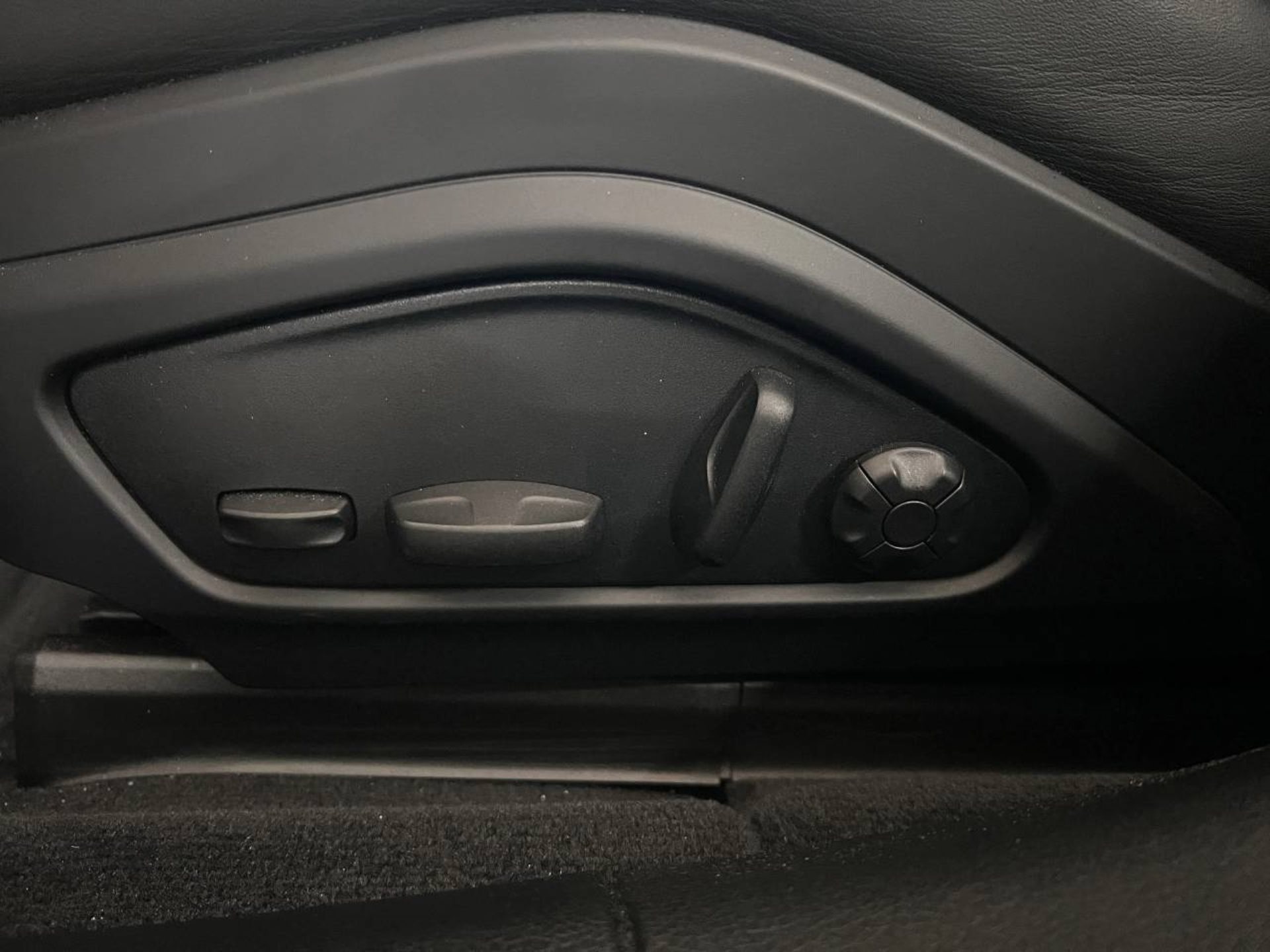 PORSCHE Panamera 4-image-20