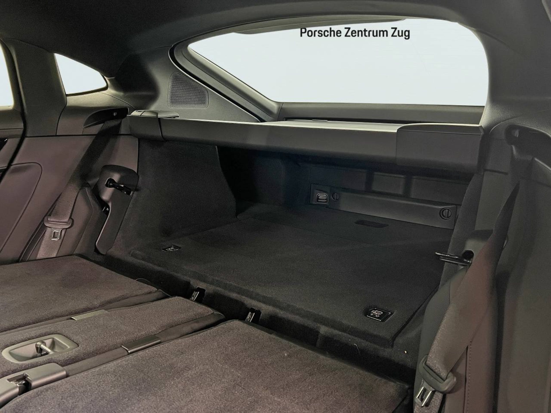 PORSCHE Panamera 4-image-23