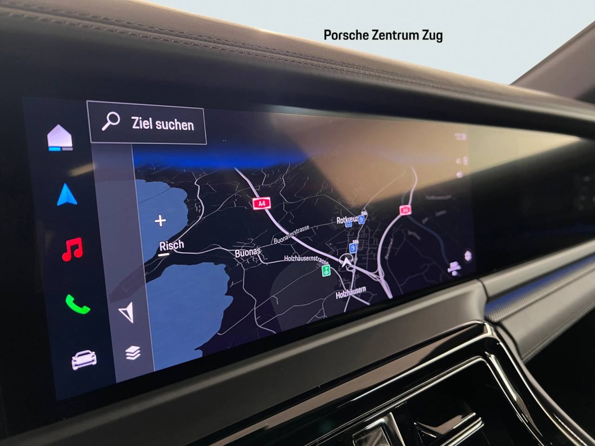 PORSCHE Panamera 4-image-29