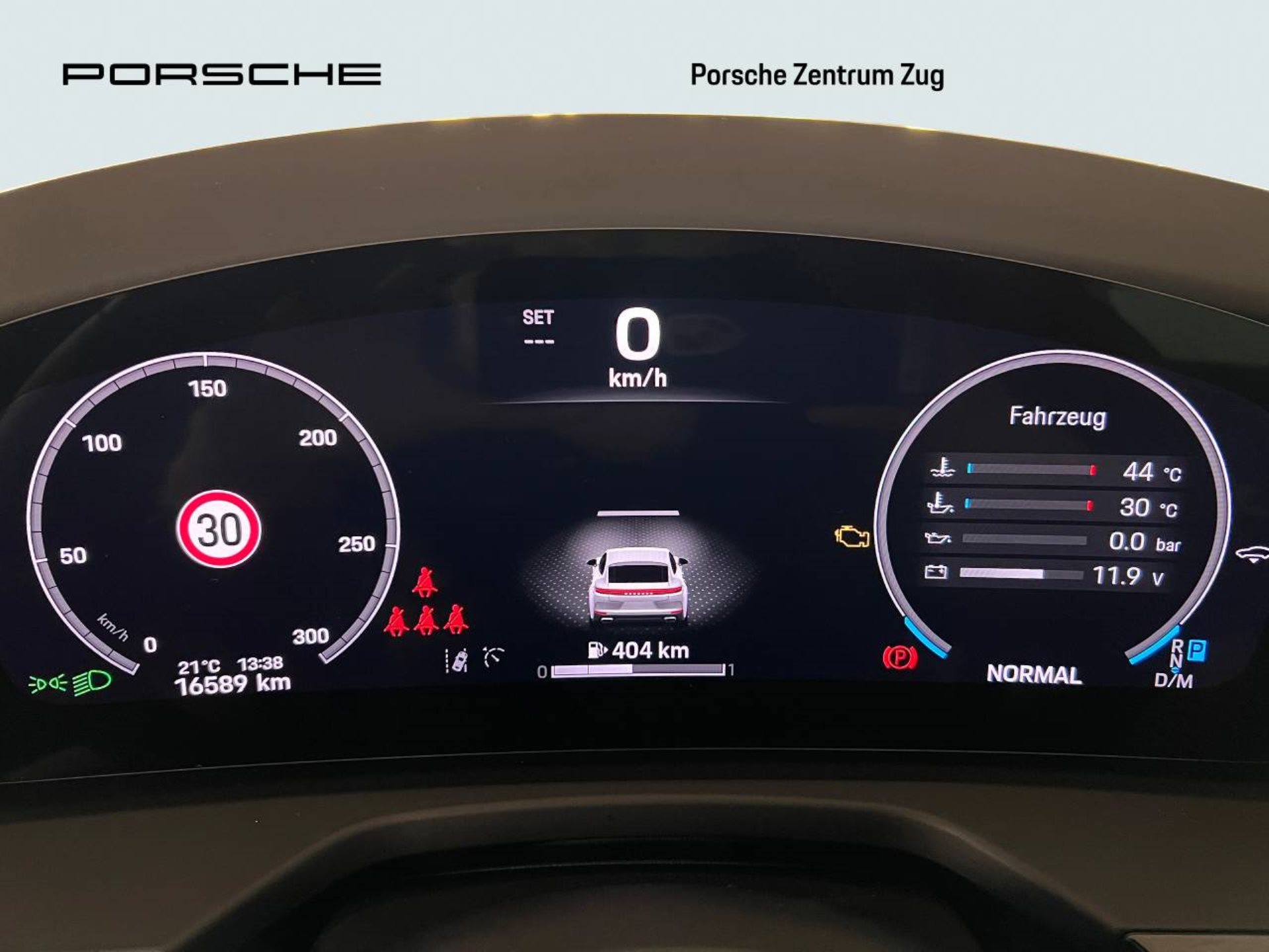 PORSCHE Panamera 4-image-24