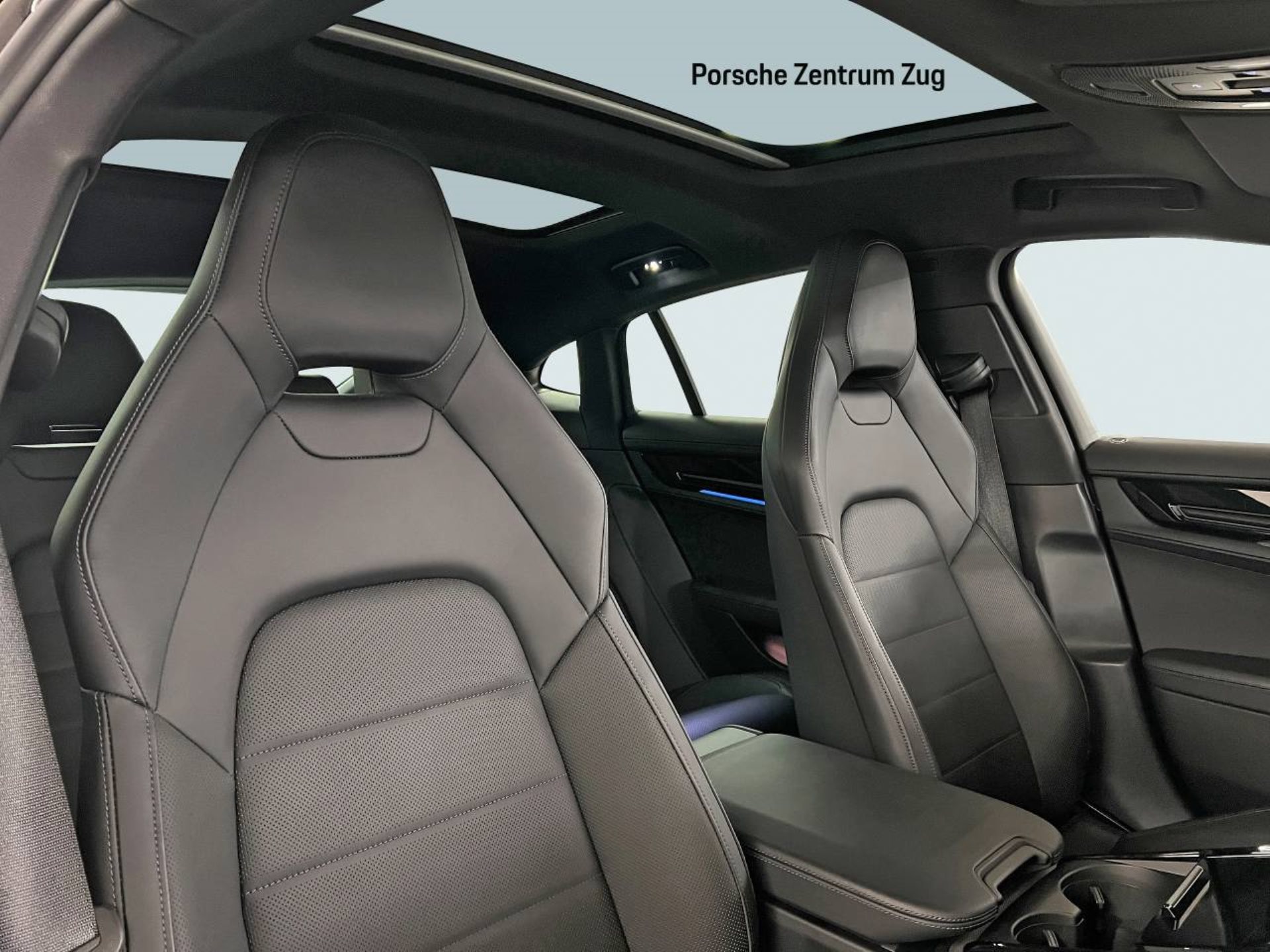PORSCHE Panamera 4-image-19