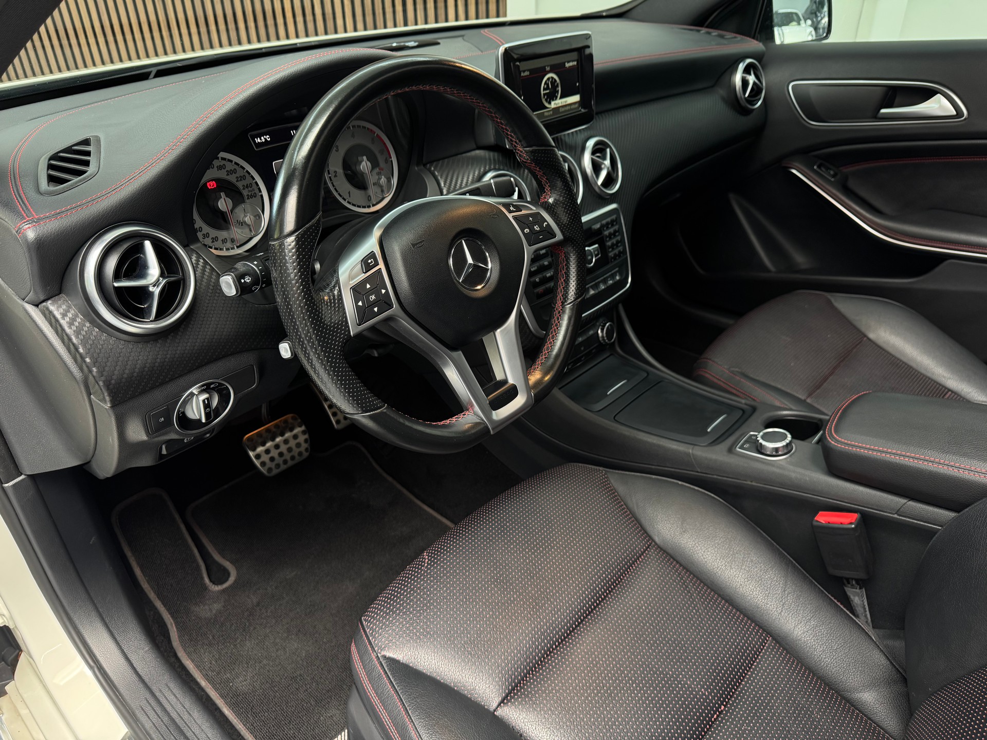 MERCEDES-BENZ A 220 CDI AMG Line 4Matic 7G-DCT-image-10