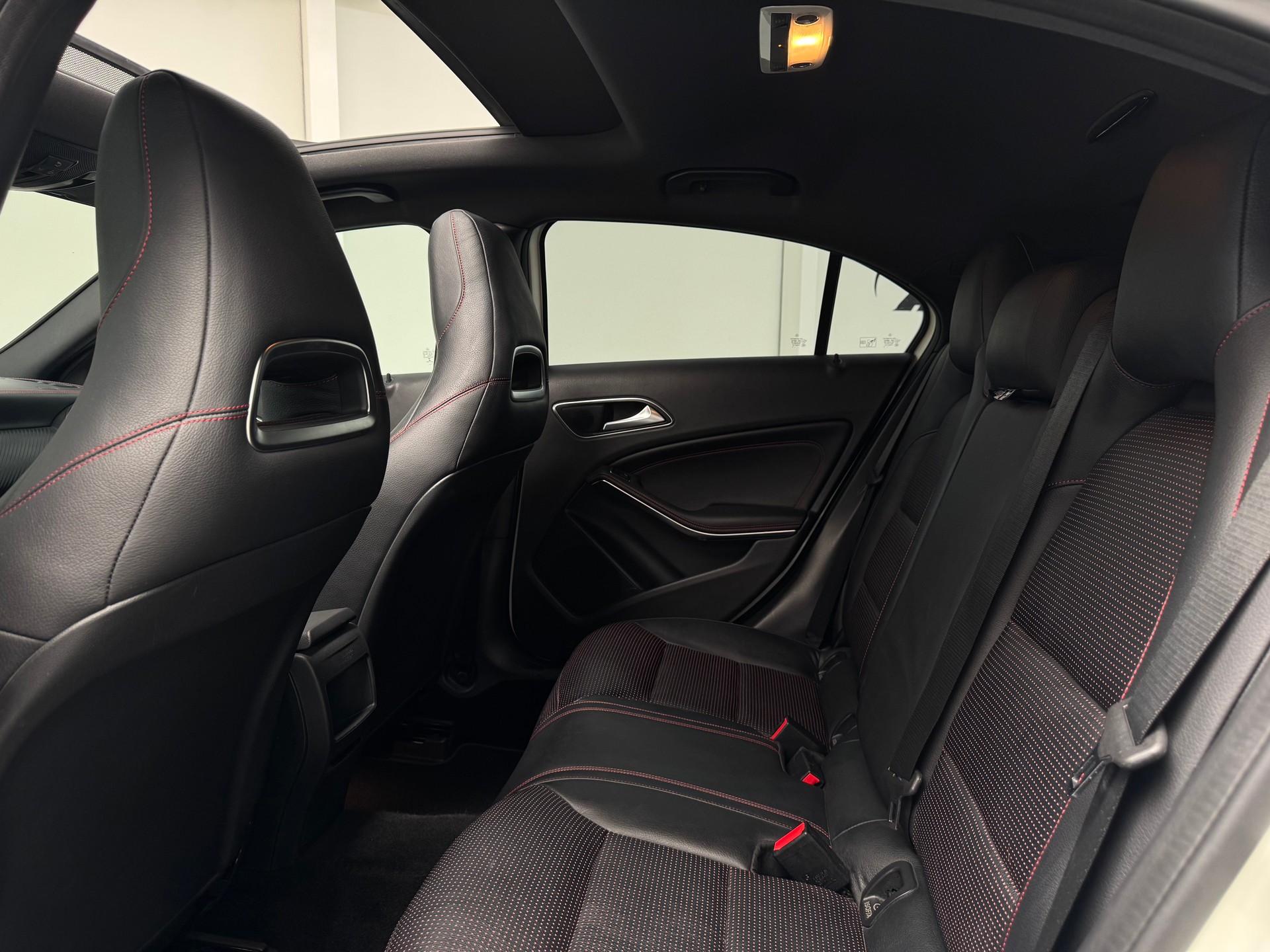 MERCEDES-BENZ A 220 CDI AMG Line 4Matic 7G-DCT-image-17