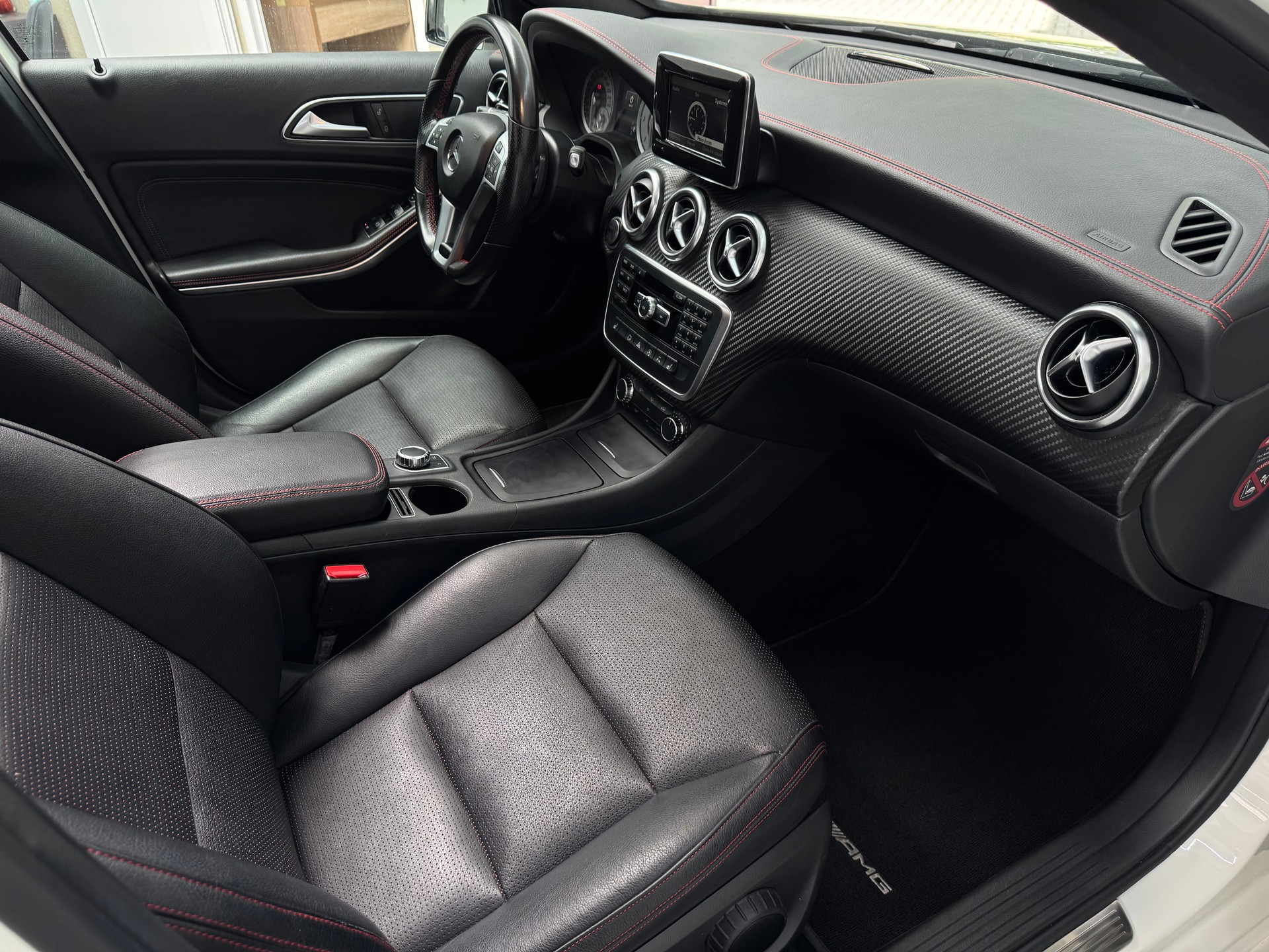 MERCEDES-BENZ A 220 CDI AMG Line 4Matic 7G-DCT-image-15