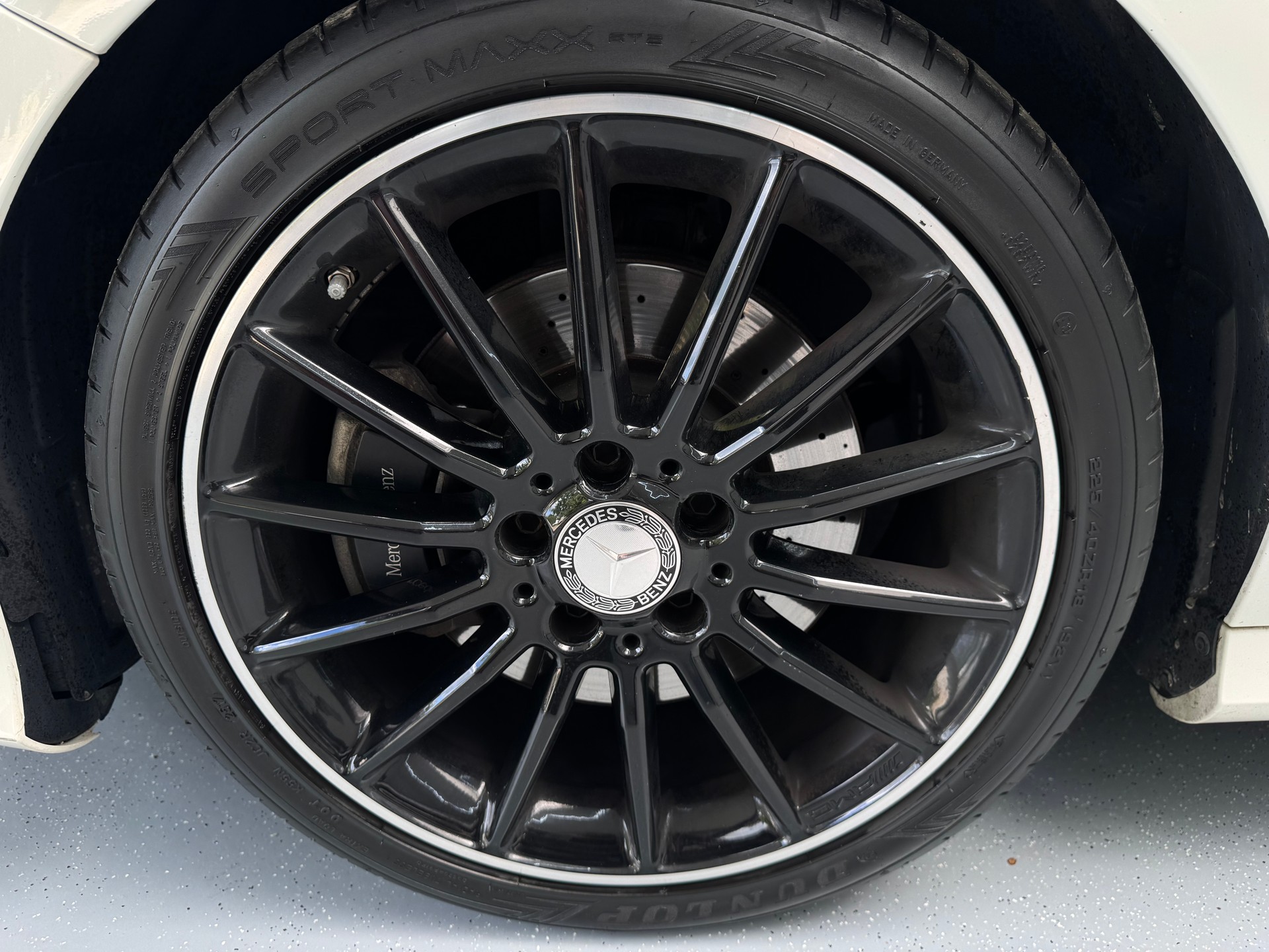 MERCEDES-BENZ A 220 CDI AMG Line 4Matic 7G-DCT-image-4
