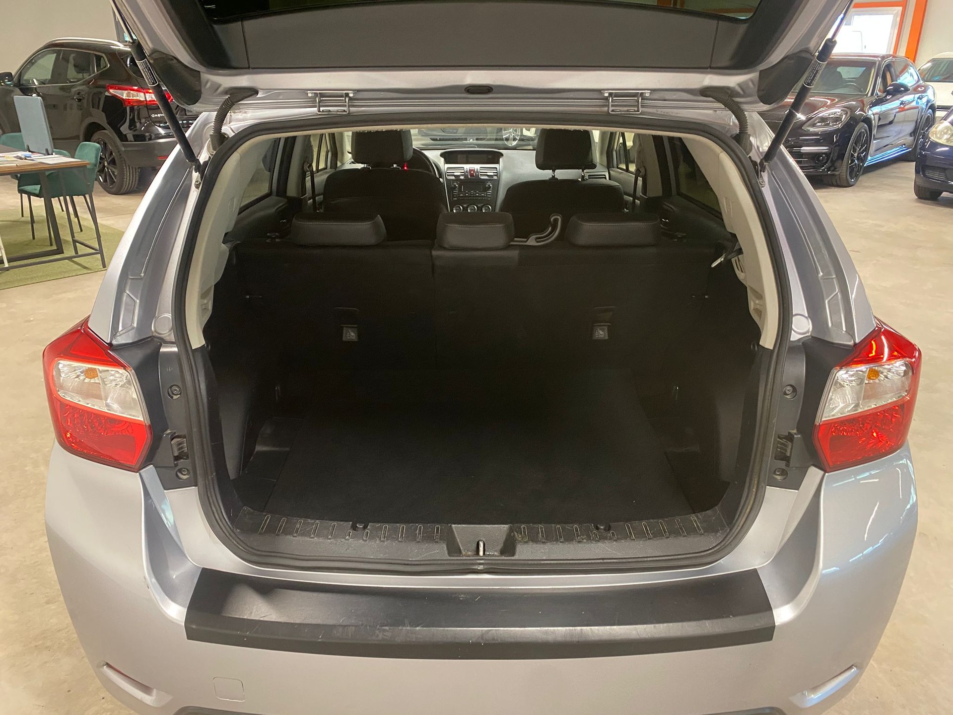 SUBARU Impreza 1.6 Swiss two CVT-image-8