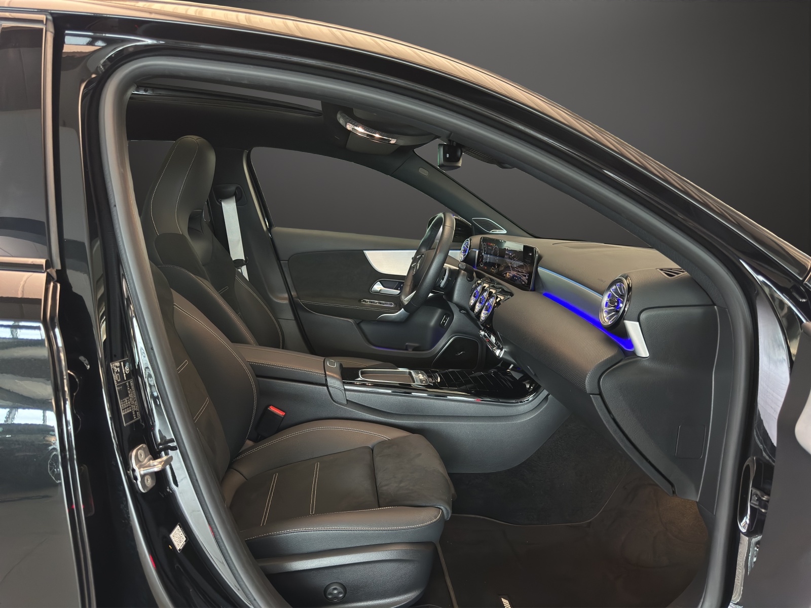 MERCEDES-BENZ A 250 e EQ Star 8G-DCT-image-10