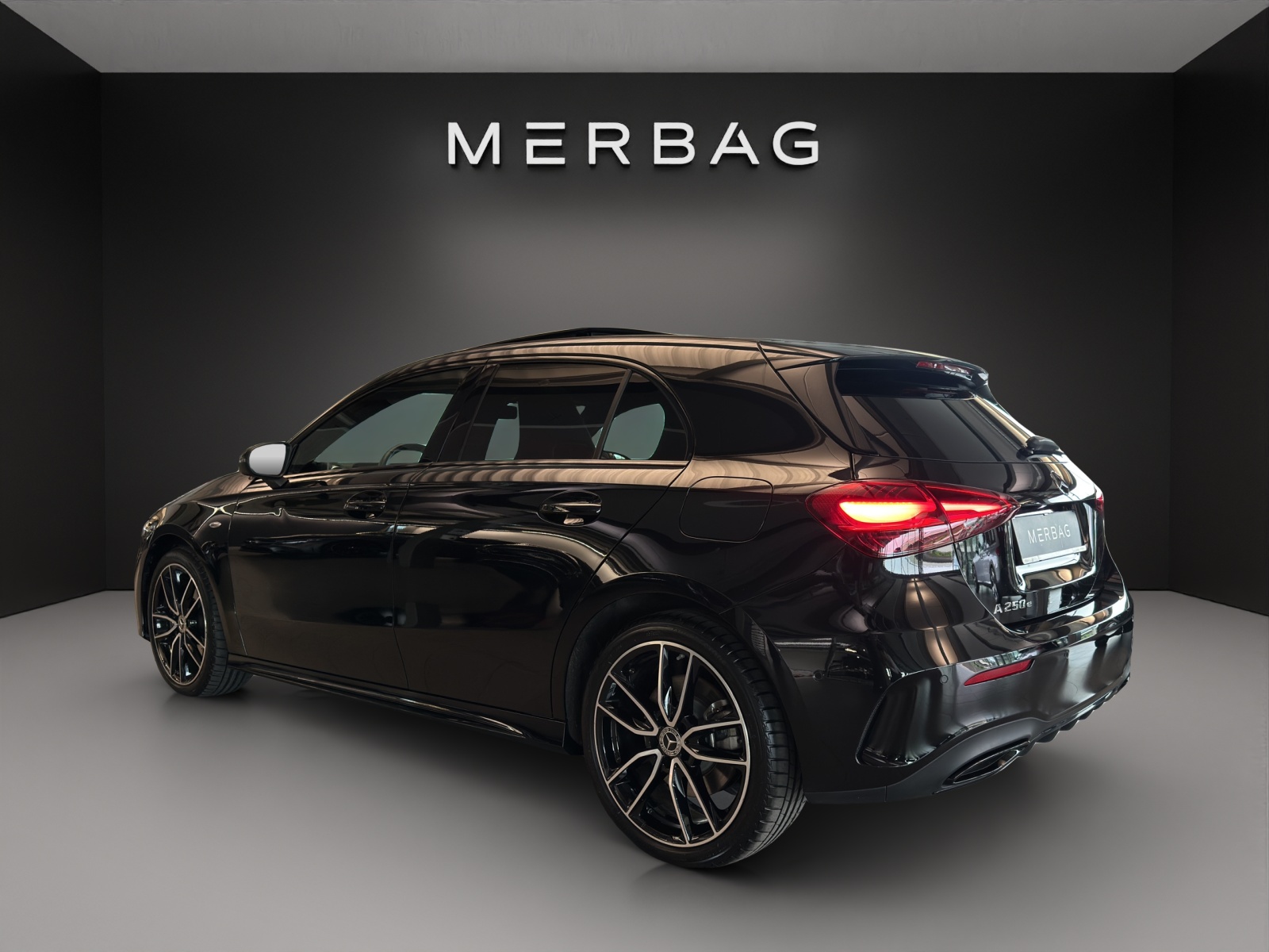 MERCEDES-BENZ A 250 e EQ Star 8G-DCT-image-3