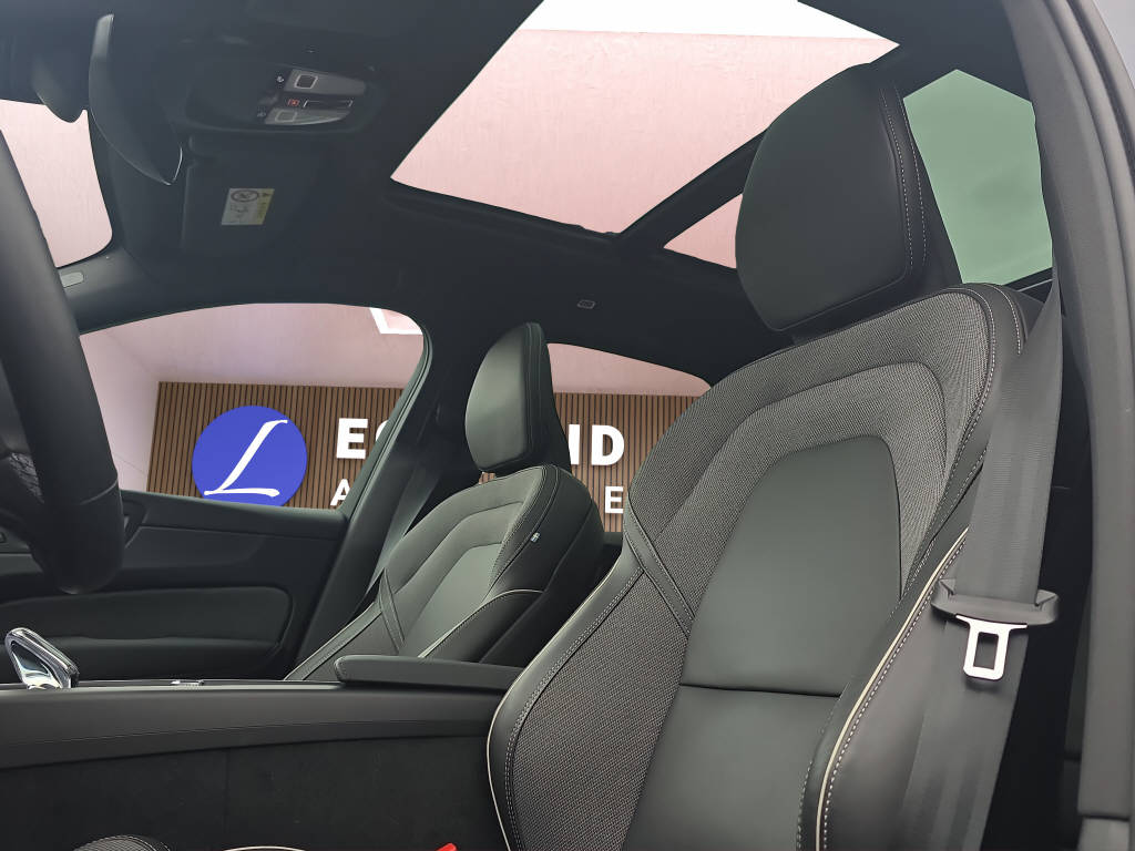VOLVO XC60 2.0 B5 MH Plus Black Edition AWD-image-12