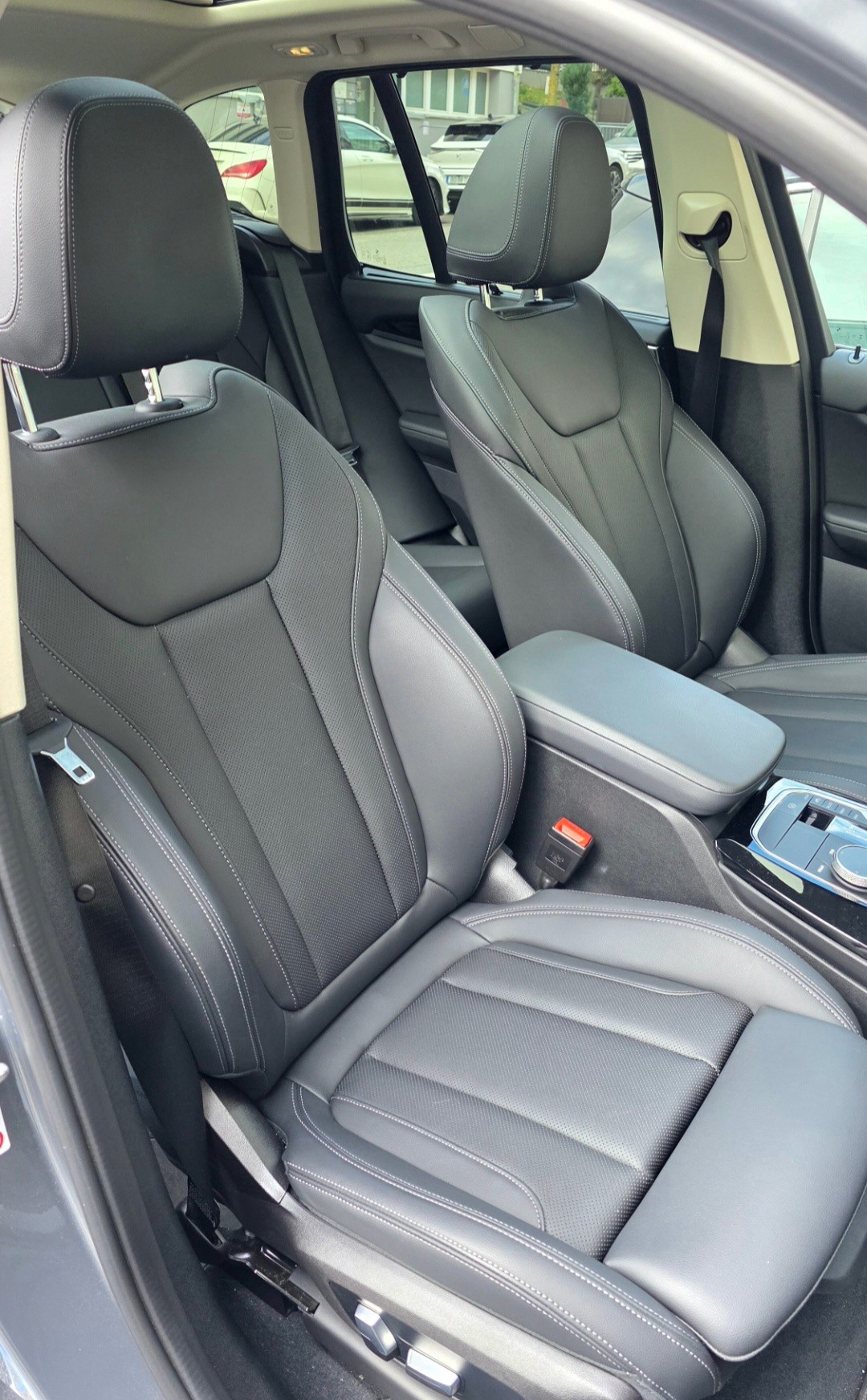 BMW 30e xDrive-image-4