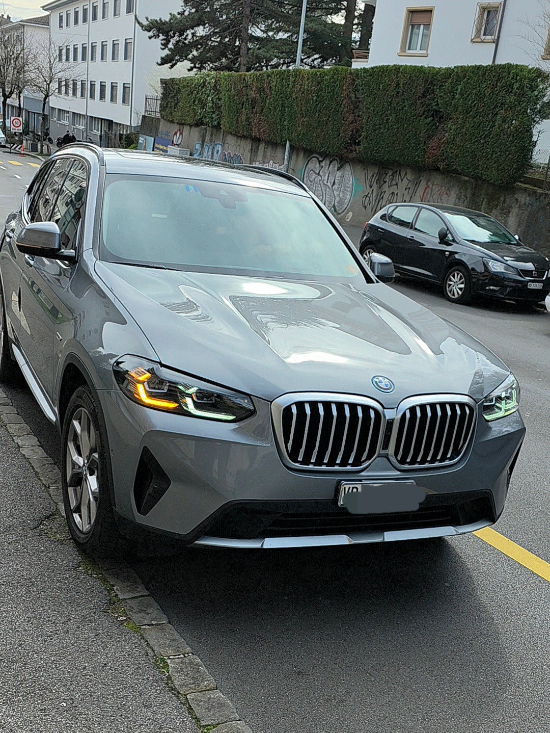 BMW 30e xDrive-image-1