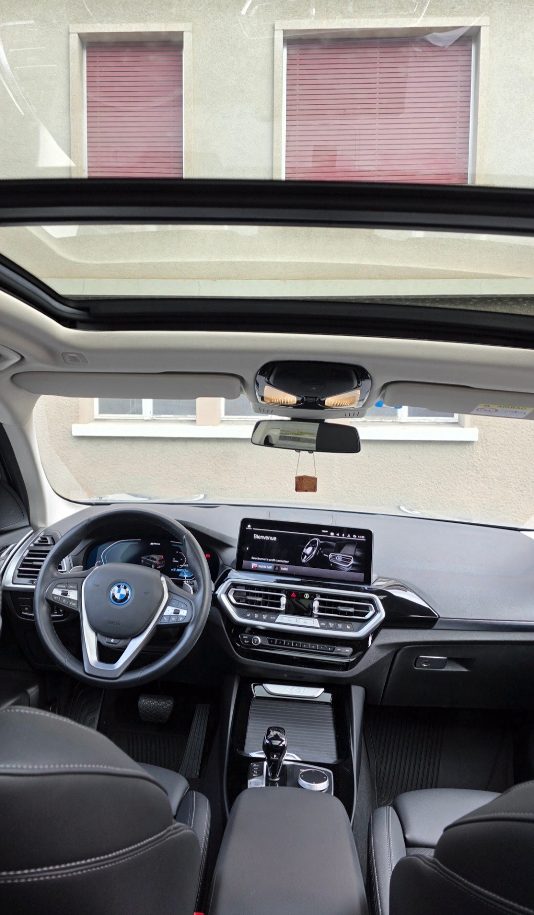BMW 30e xDrive-image-3