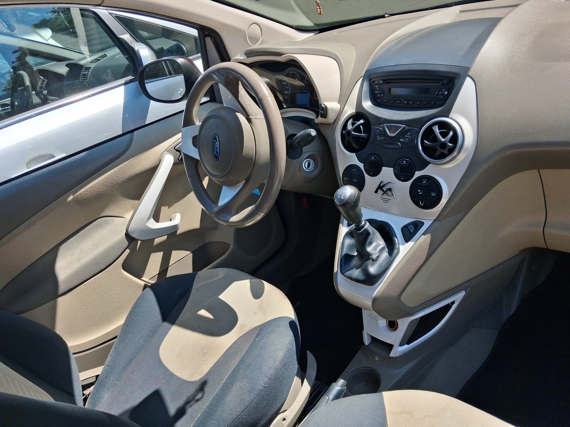 FORD KA 1.25 Titanium-image-4