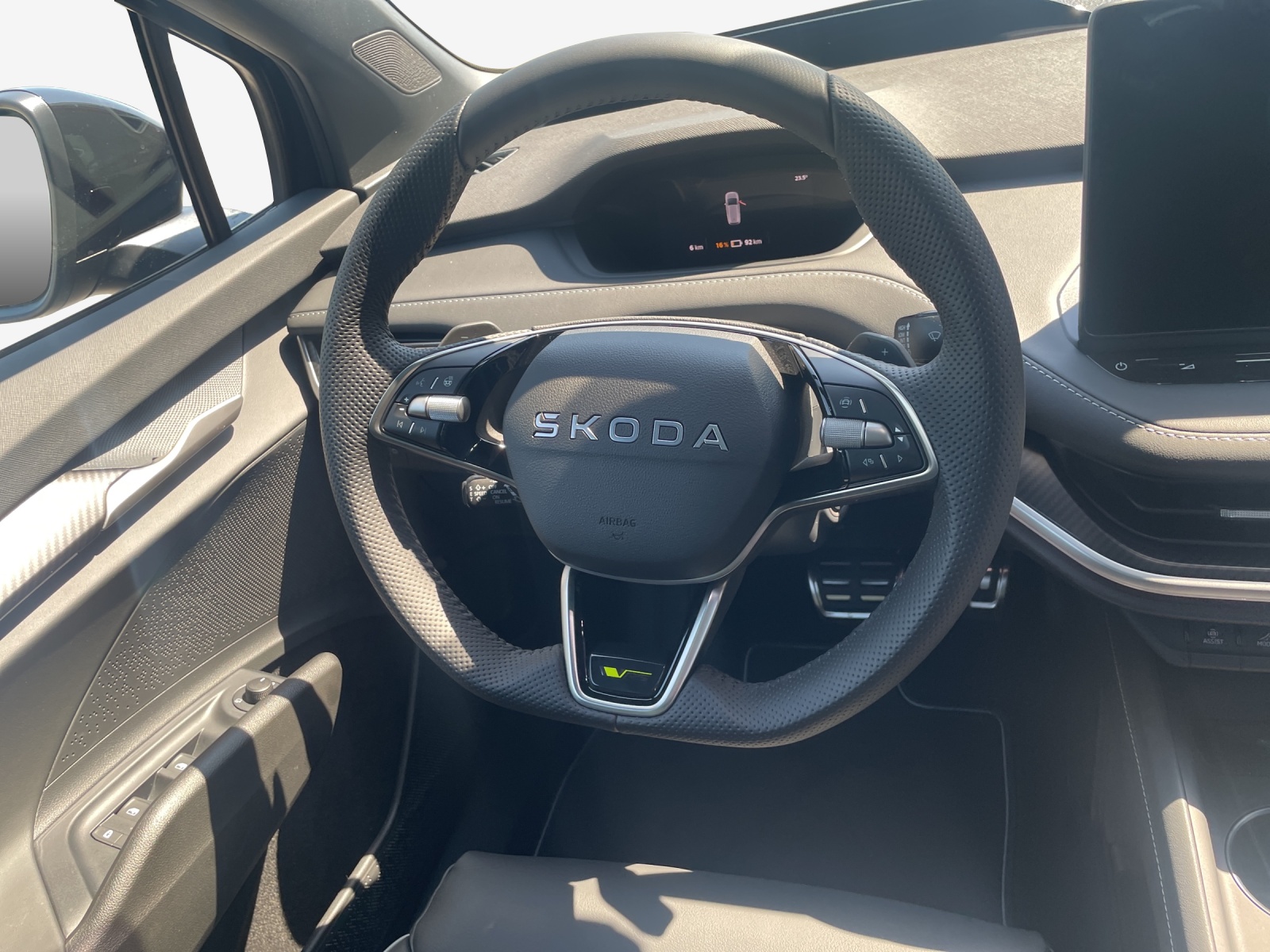 SKODA Enyaq 4x4 RS-image-9