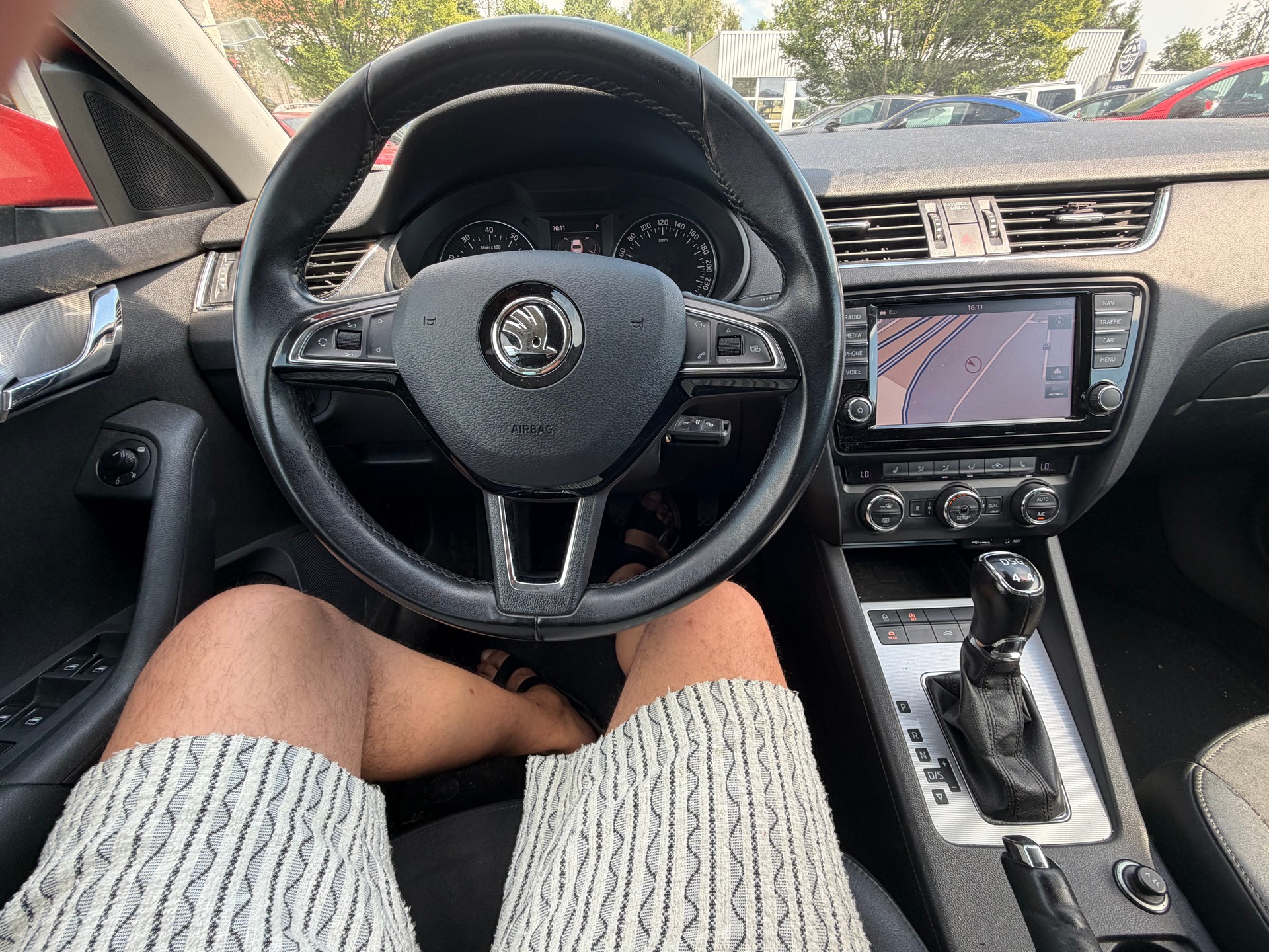 SKODA Octavia Combi 1.8 TSI Ambition 4x4 DSG-image-11