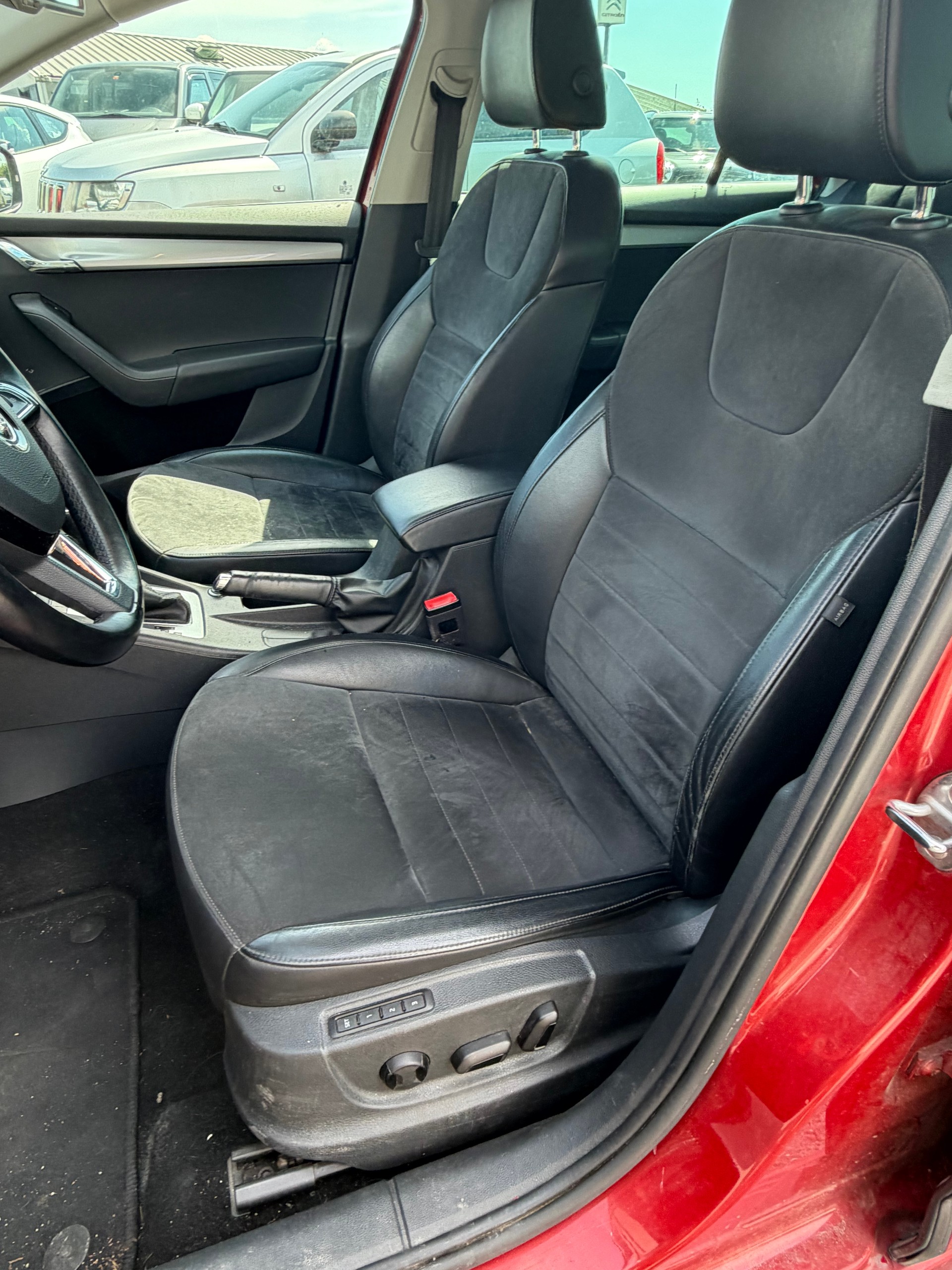 SKODA Octavia Combi 1.8 TSI Ambition 4x4 DSG-image-3